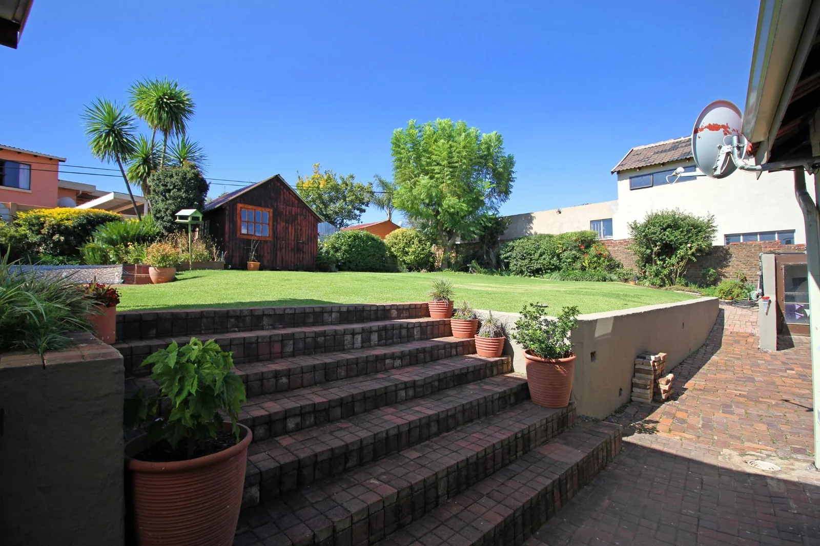 Stunning 5-Bedroom Family Home in Roodekrans with Breathtaking Views!