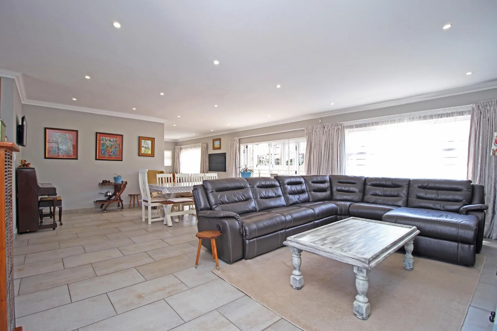 Stunning 5-Bedroom Family Home in Roodekrans with Breathtaking Views!