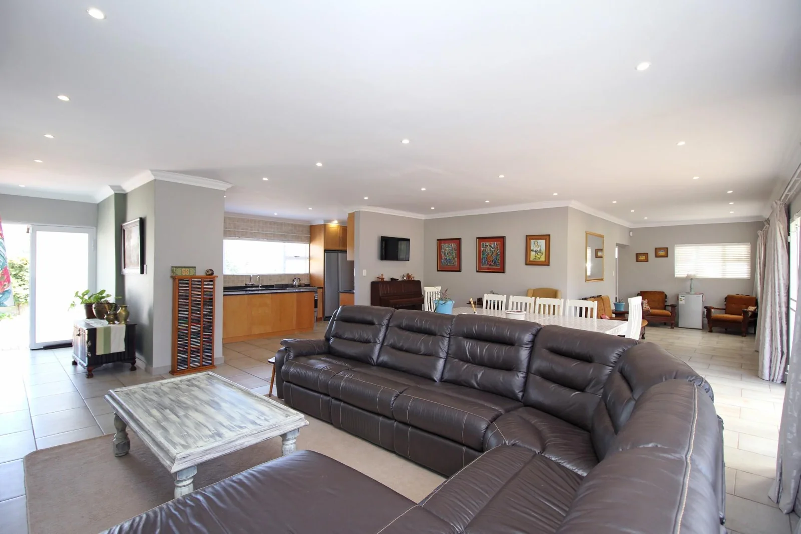 Stunning 5-Bedroom Family Home in Roodekrans with Breathtaking Views!