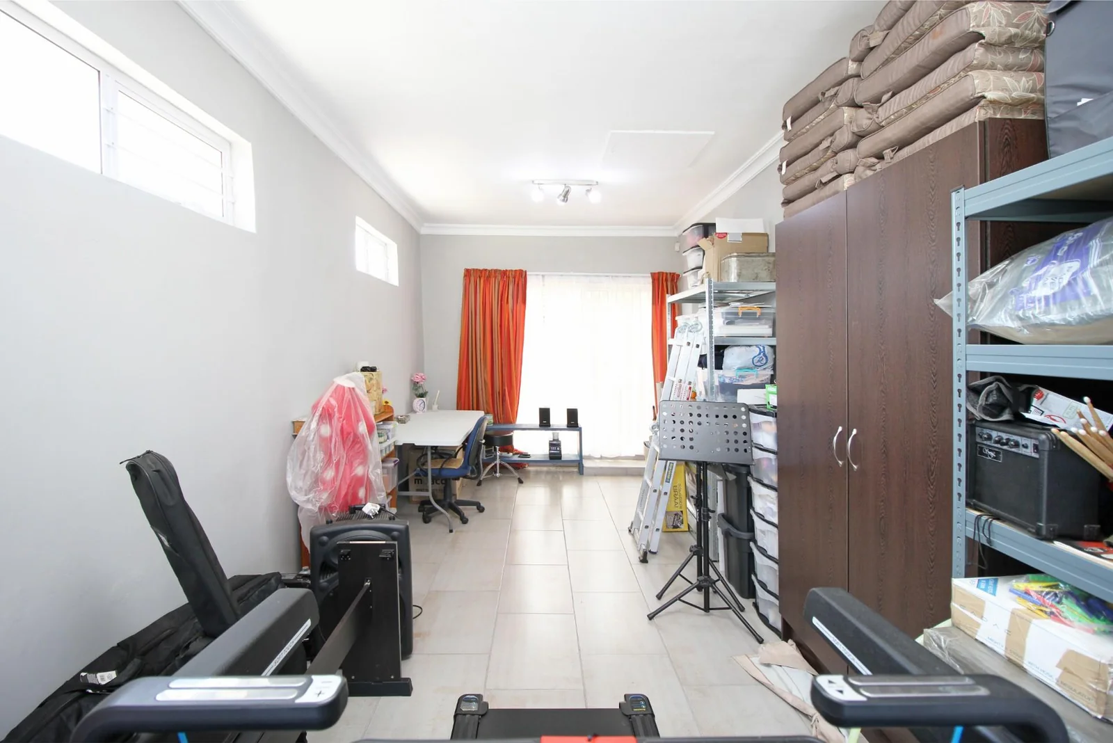 Stunning 5-Bedroom Family Home in Roodekrans with Breathtaking Views!