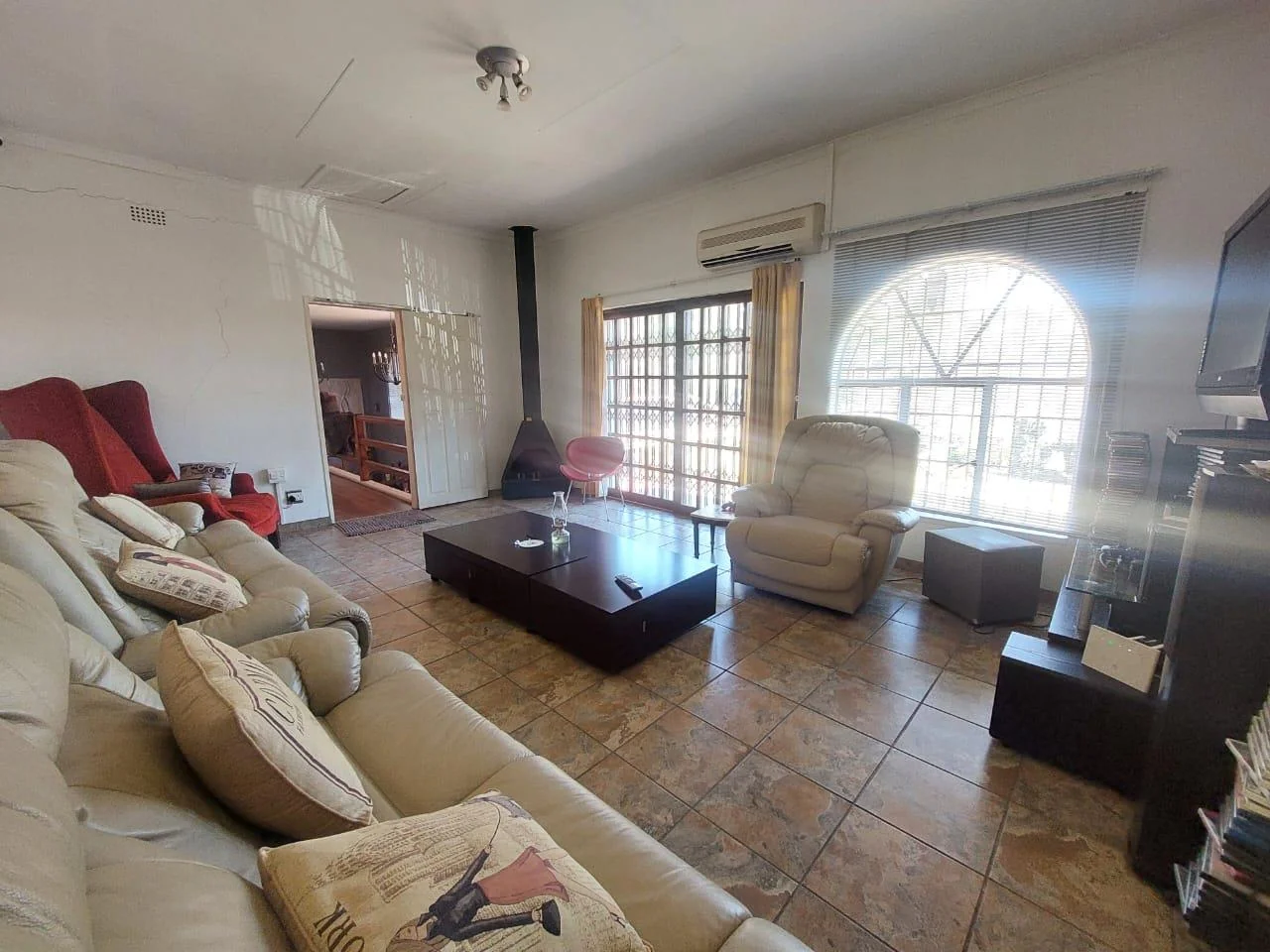 ELITE PROPERTY IN PEACEHAVEN WITH A LOT OF POTENTIAL FOR GUEST HOUSE, RENTAL & RESIDENTIAL PURPOSES