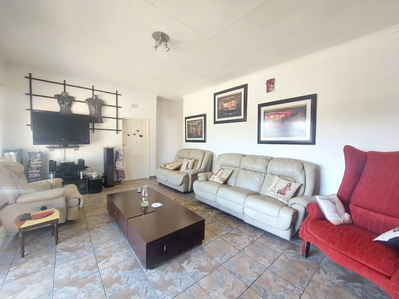 ELITE PROPERTY IN PEACEHAVEN WITH A LOT OF POTENTIAL FOR GUEST HOUSE, RENTAL & RESIDENTIAL PURPOSES