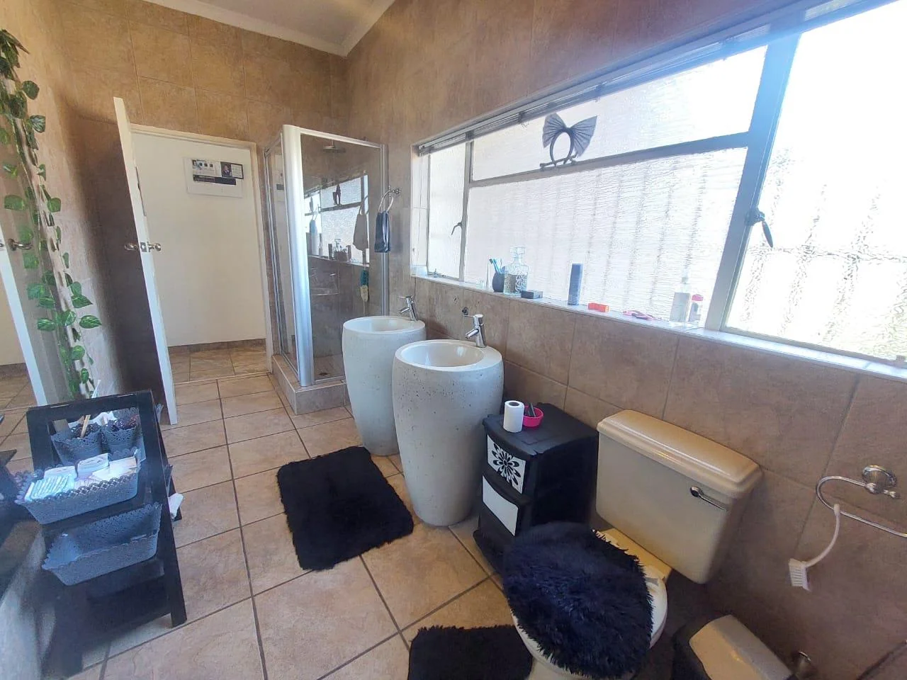 ELITE PROPERTY IN PEACEHAVEN WITH A LOT OF POTENTIAL FOR GUEST HOUSE, RENTAL & RESIDENTIAL PURPOSES