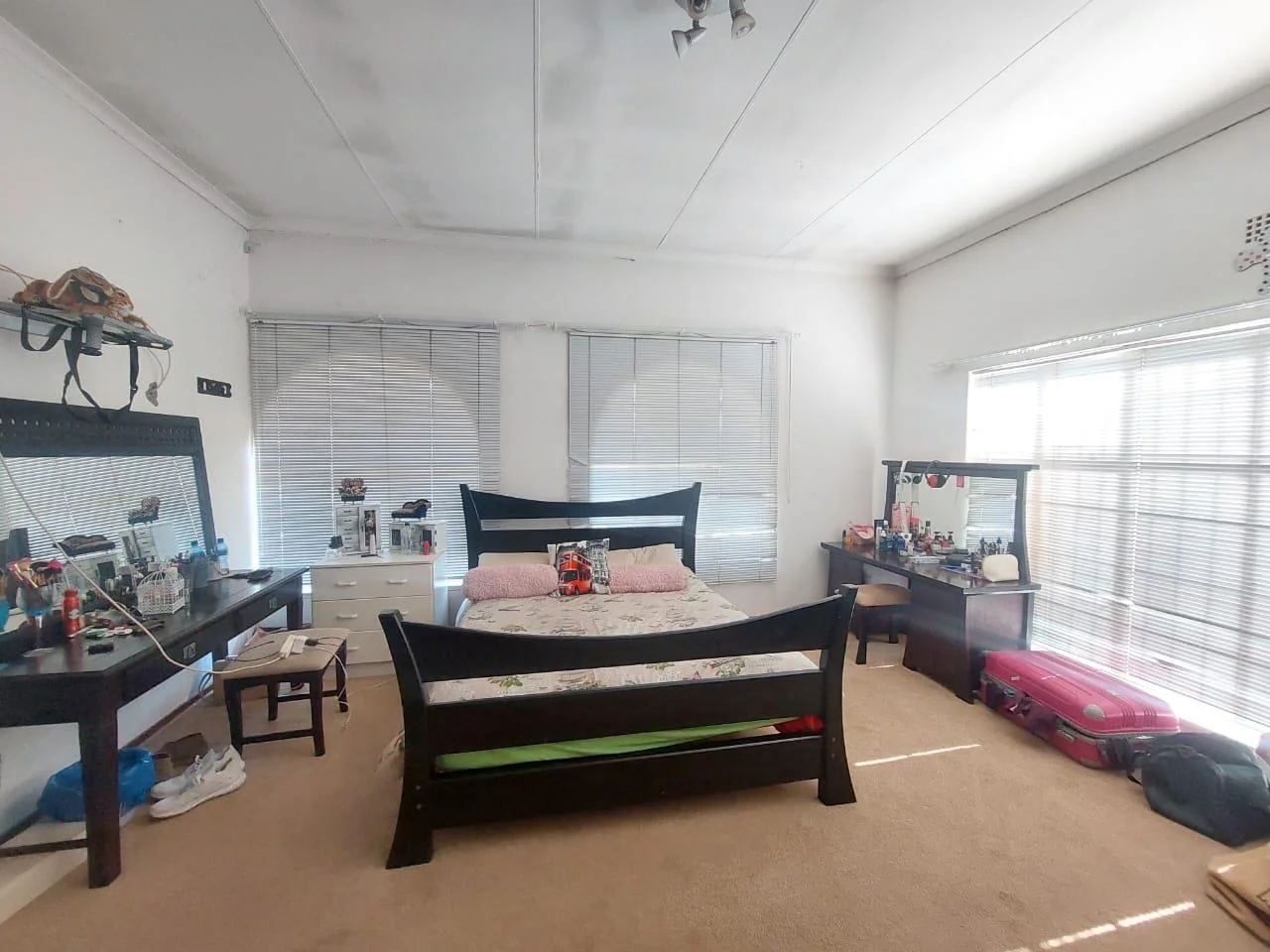 ELITE PROPERTY IN PEACEHAVEN WITH A LOT OF POTENTIAL FOR GUEST HOUSE, RENTAL & RESIDENTIAL PURPOSES