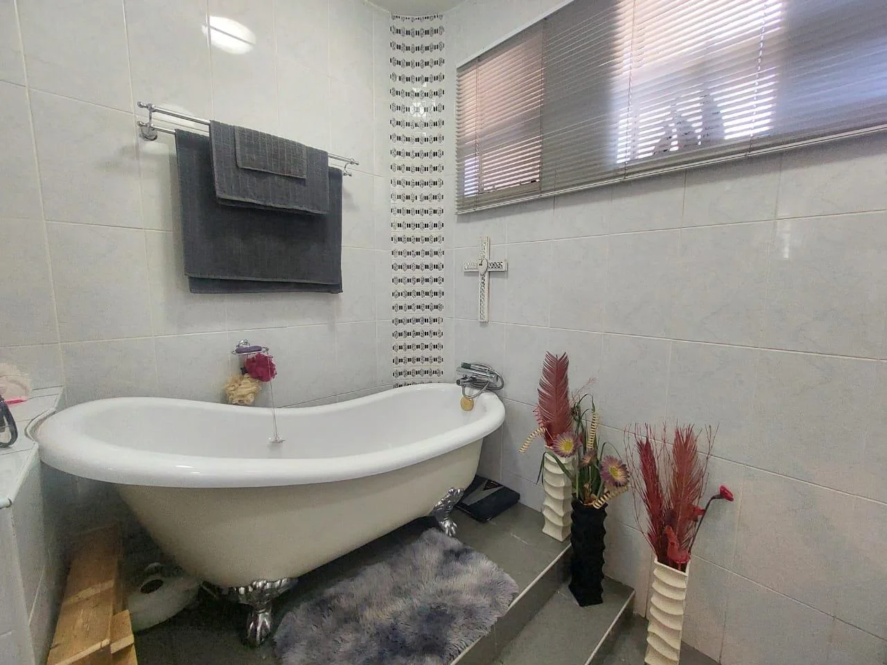 ELITE PROPERTY IN PEACEHAVEN WITH A LOT OF POTENTIAL FOR GUEST HOUSE, RENTAL & RESIDENTIAL PURPOSES