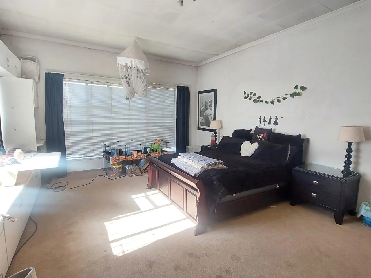 ELITE PROPERTY IN PEACEHAVEN WITH A LOT OF POTENTIAL FOR GUEST HOUSE, RENTAL & RESIDENTIAL PURPOSES