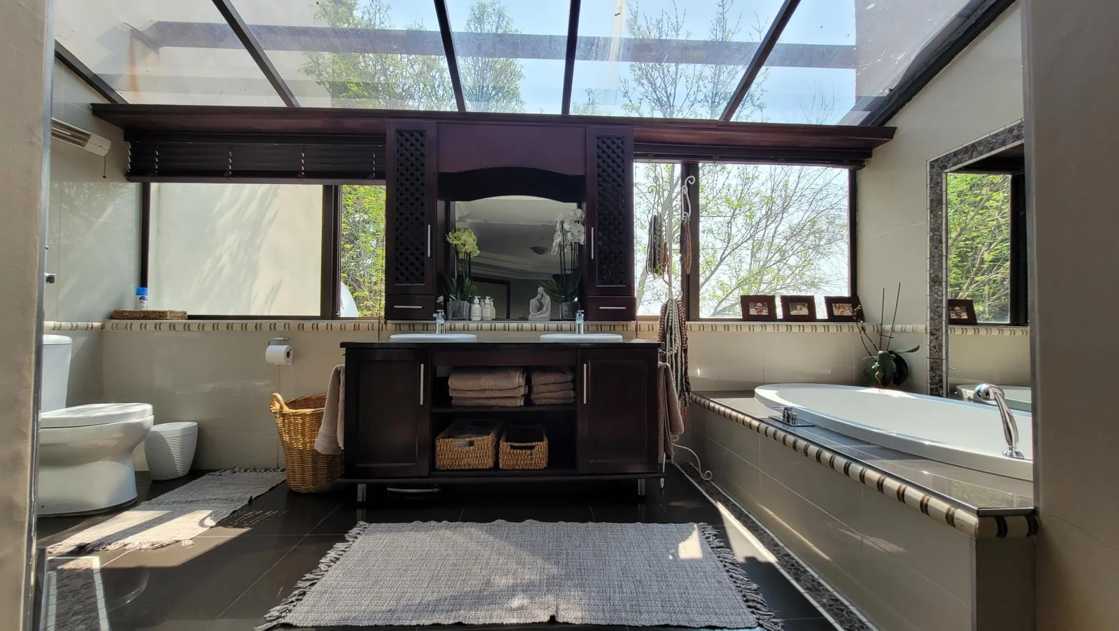 Home, office and entertainment all under one roof in Eureka.