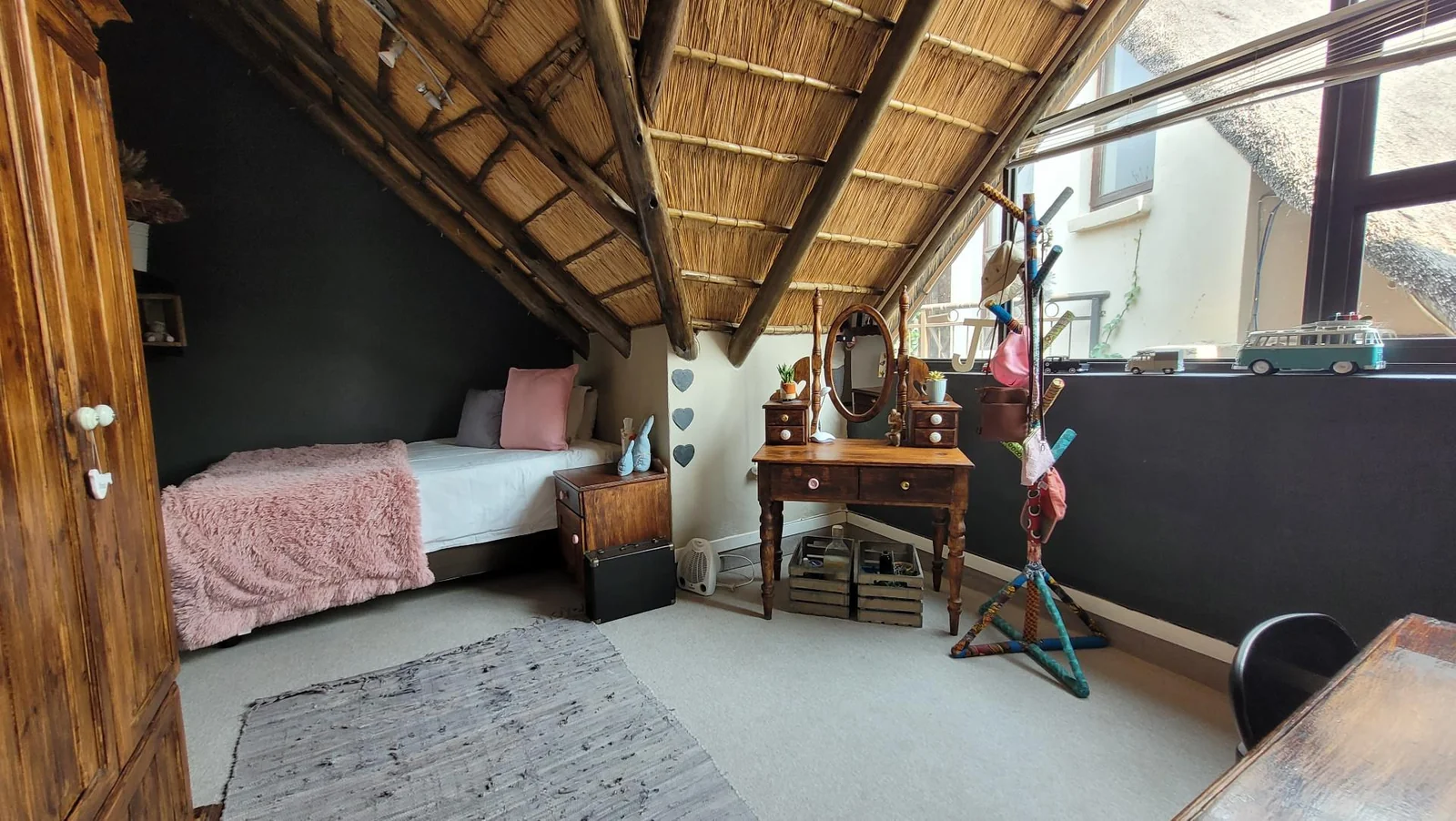 Home, office and entertainment all under one roof in Eureka.