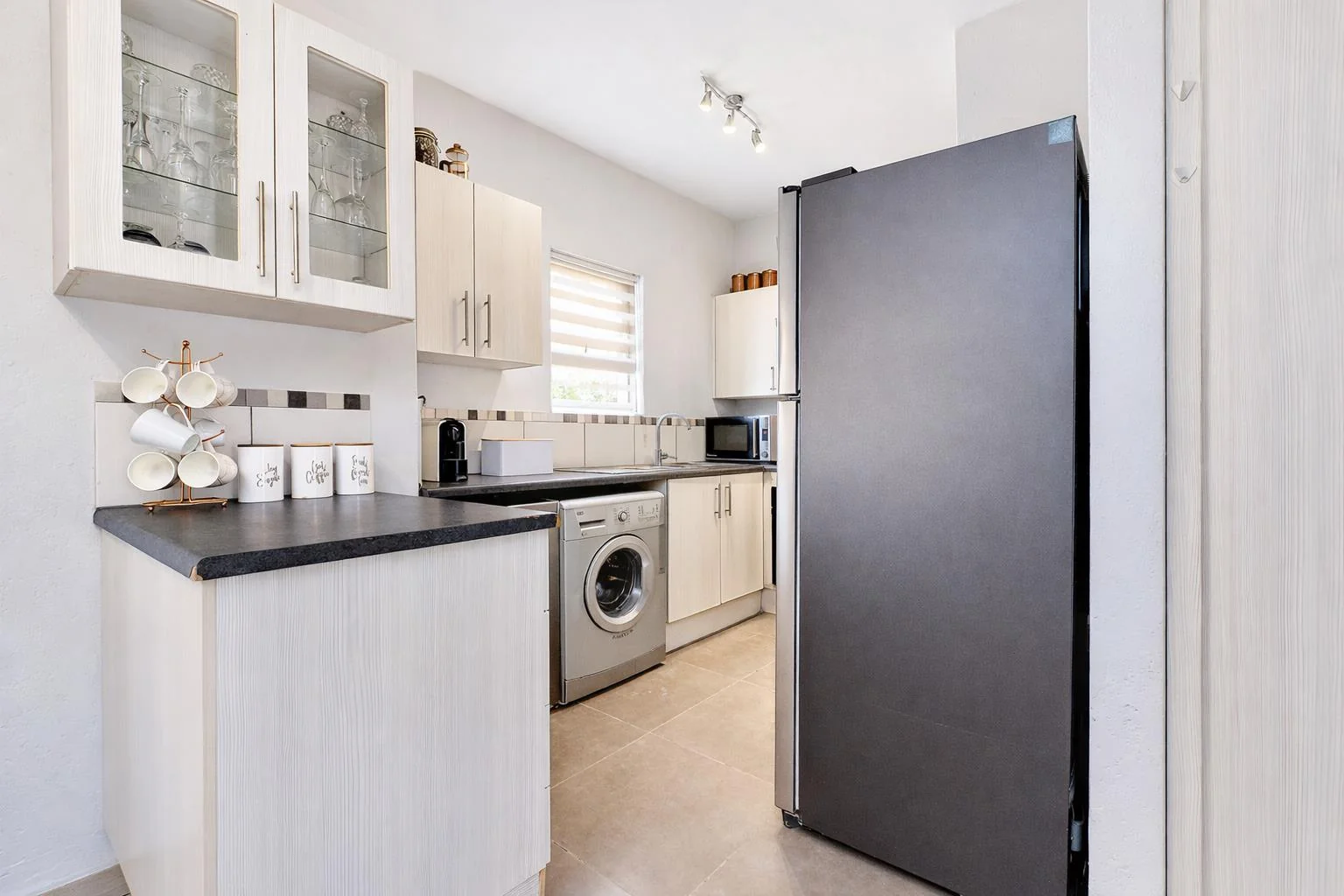 2 Bedroom 2 Bathroom Ground Floor Unit with exclusive use garden