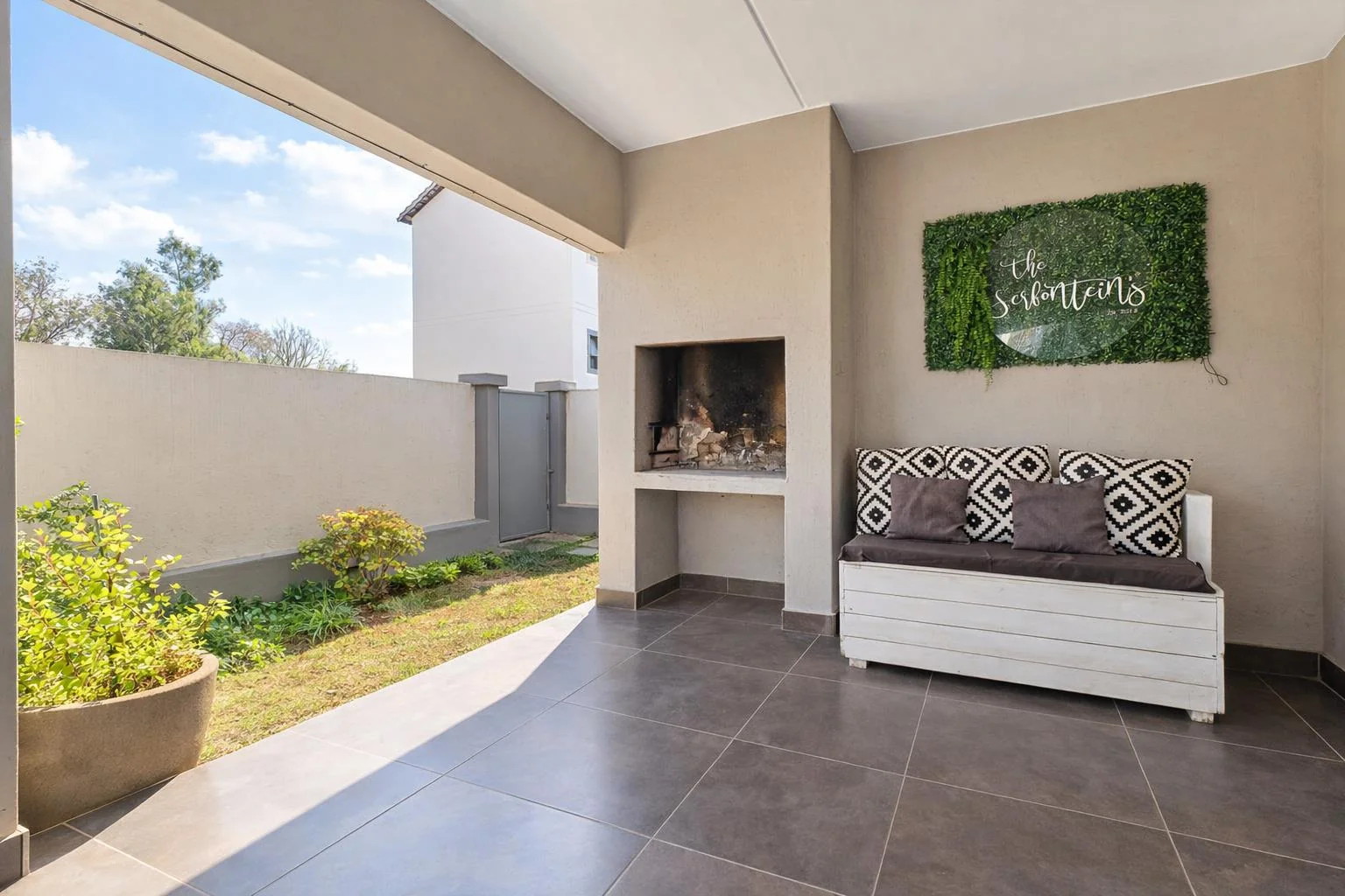 2 Bedroom 2 Bathroom Ground Floor Unit with exclusive use garden