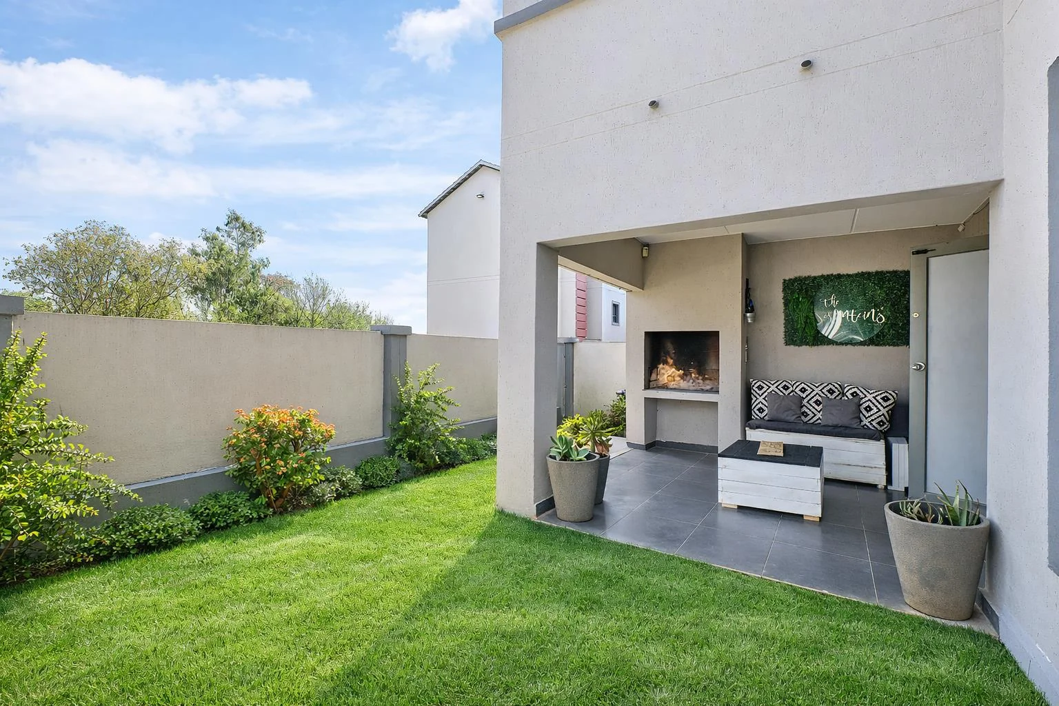 2 Bedroom 2 Bathroom Ground Floor Unit with exclusive use garden