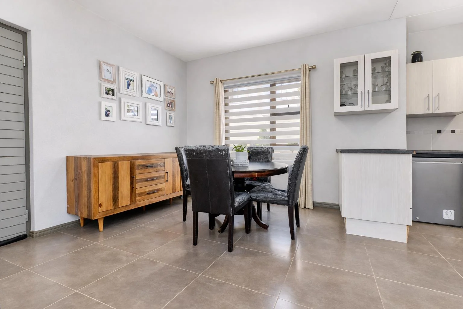 2 Bedroom 2 Bathroom Ground Floor Unit with exclusive use garden