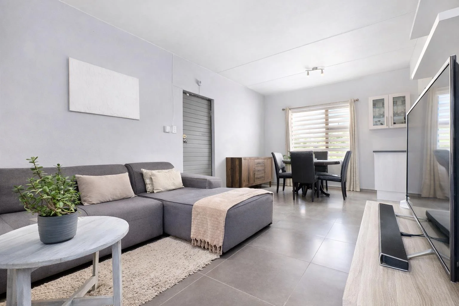 2 Bedroom 2 Bathroom Ground Floor Unit with exclusive use garden
