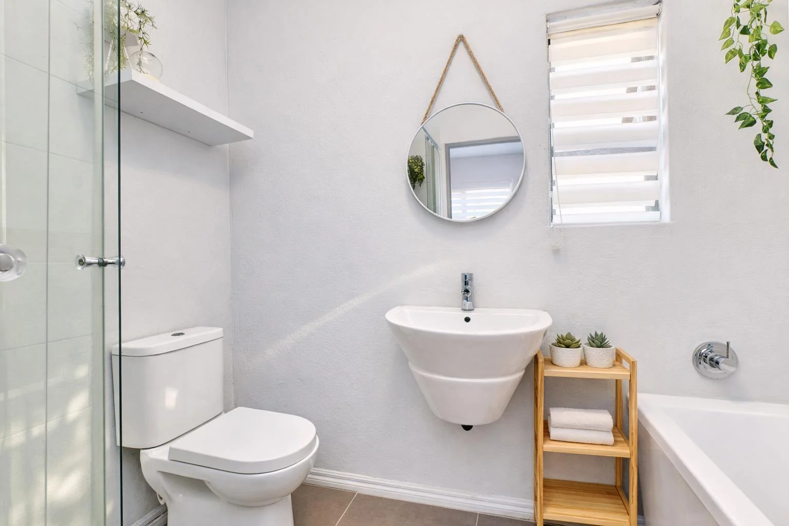 2 Bedroom 2 Bathroom Ground Floor Unit with exclusive use garden