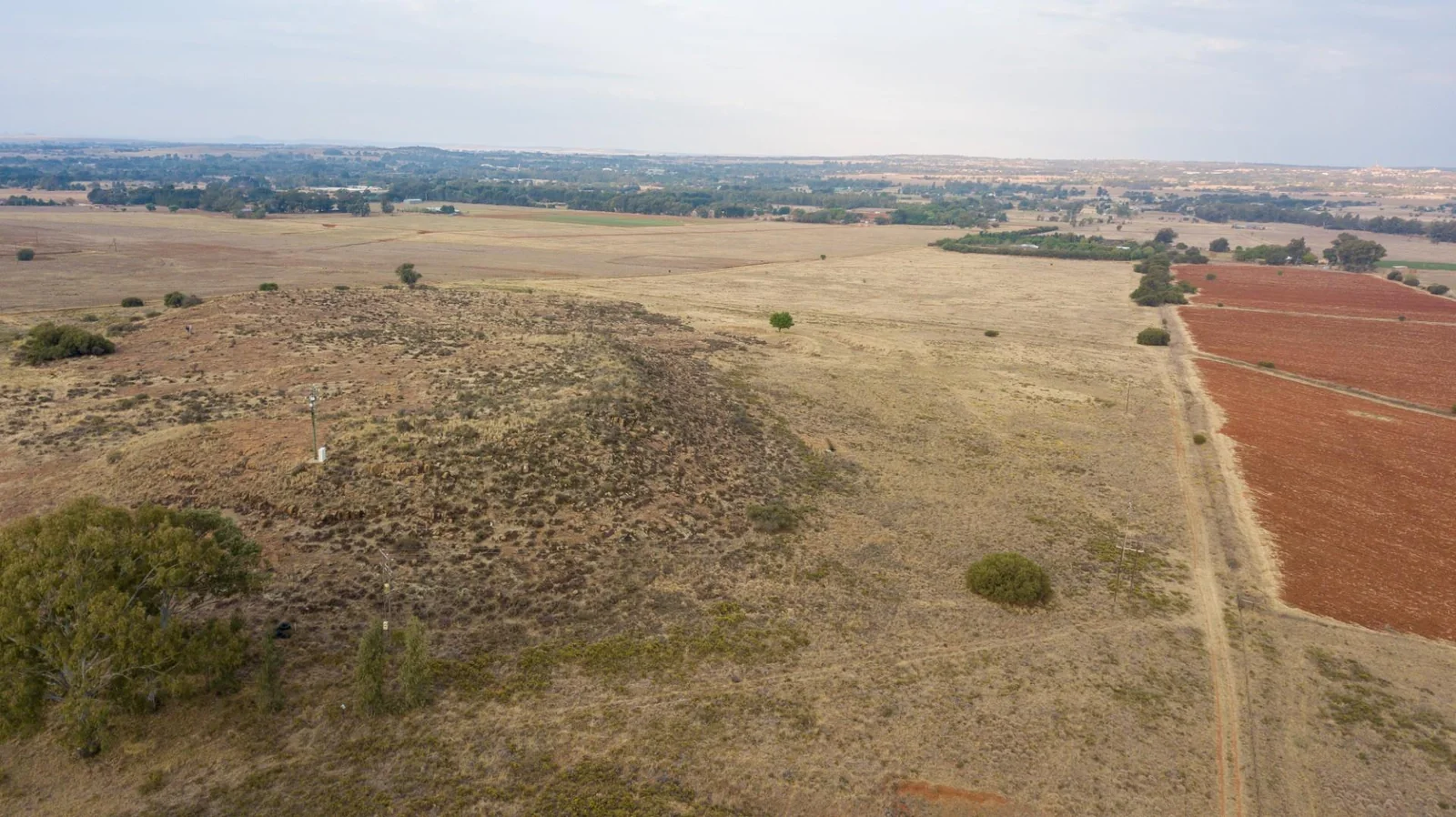 Not just land - this agricultural holding measuring 21.79ha offers 360° views including sunsets - close to the city situated in Bainsvei