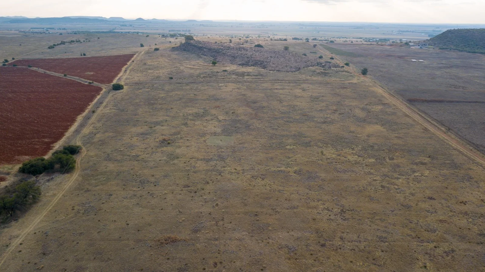 Not just land - this agricultural holding measuring 21.79ha offers 360° views including sunsets - close to the city situated in Bainsvei