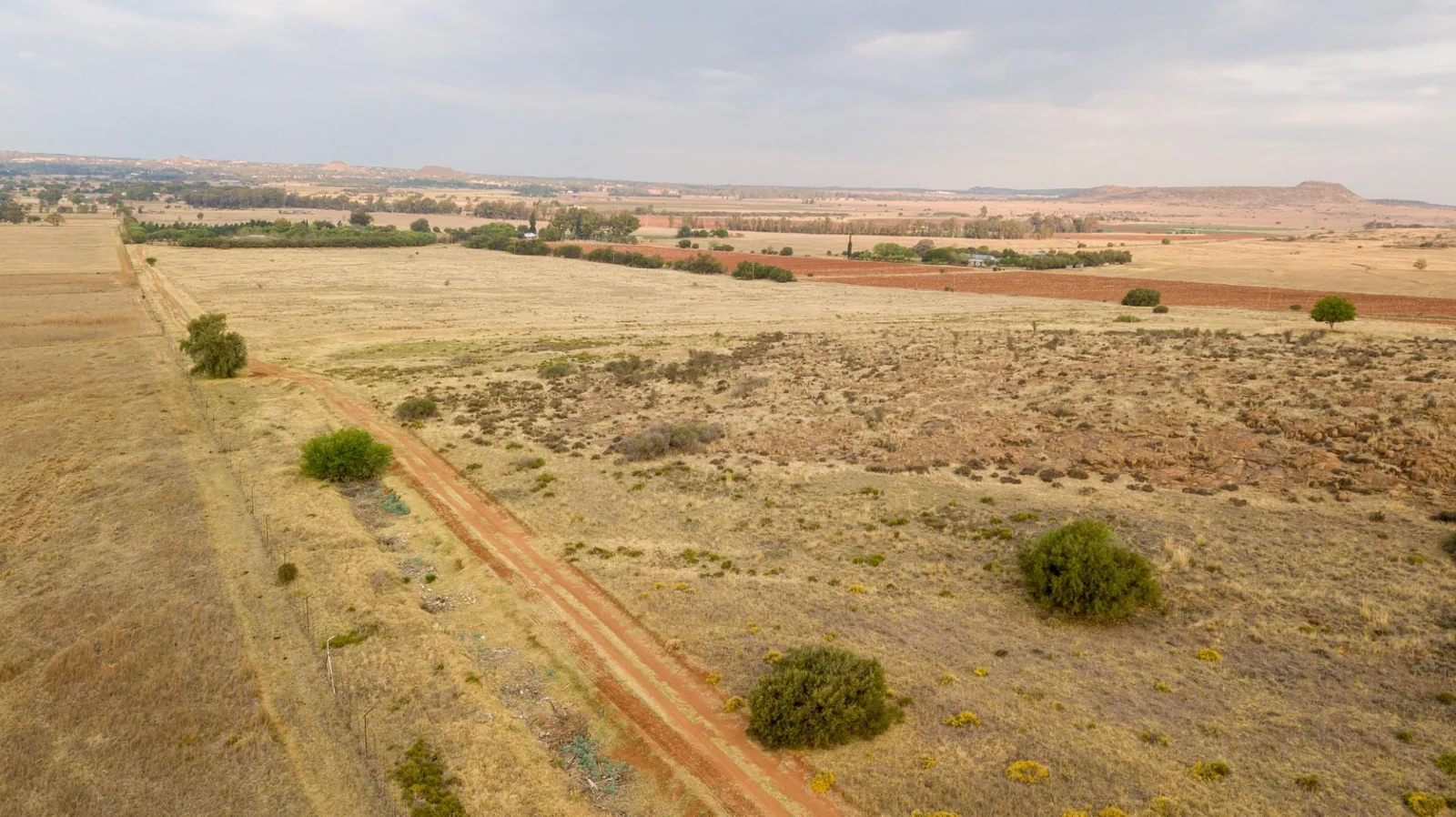 Not just land - this agricultural holding measuring 21.79ha offers 360° views including sunsets - close to the city situated in Bainsvei