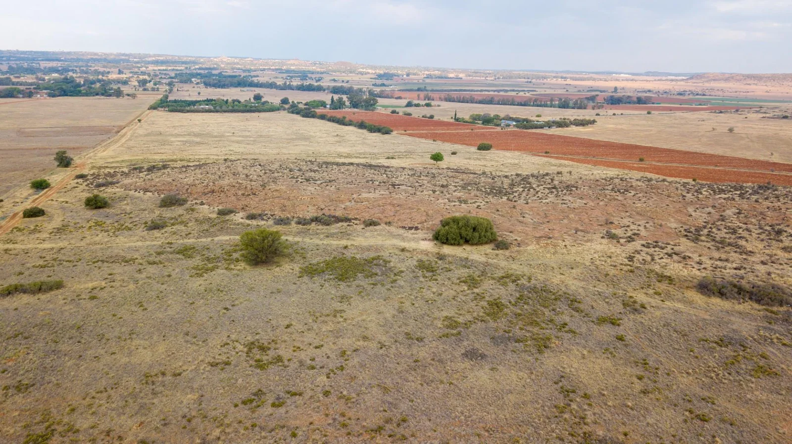 Not just land - this agricultural holding measuring 21.79ha offers 360° views including sunsets - close to the city situated in Bainsvei