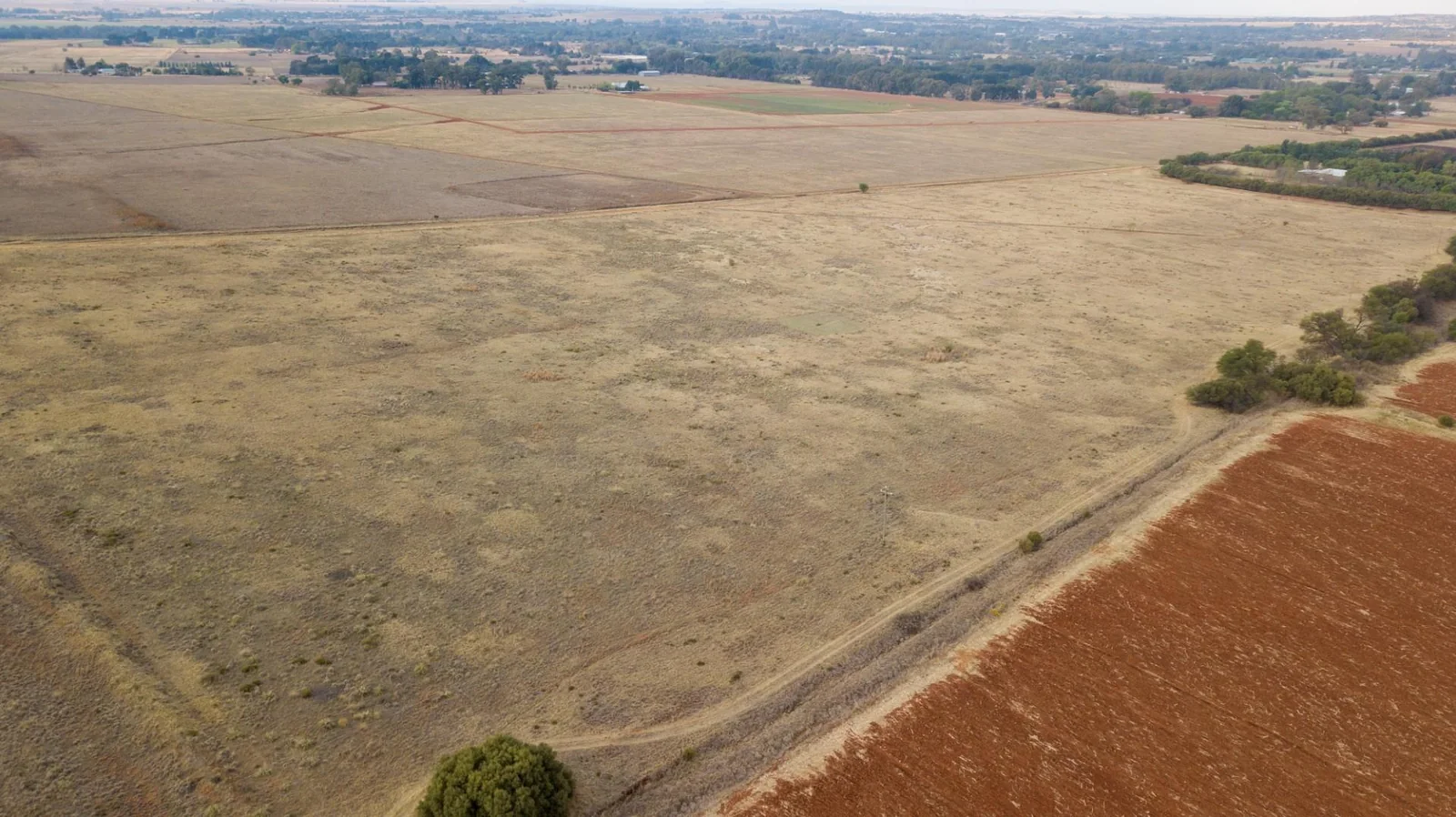 Not just land - this agricultural holding measuring 21.79ha offers 360° views including sunsets - close to the city situated in Bainsvei