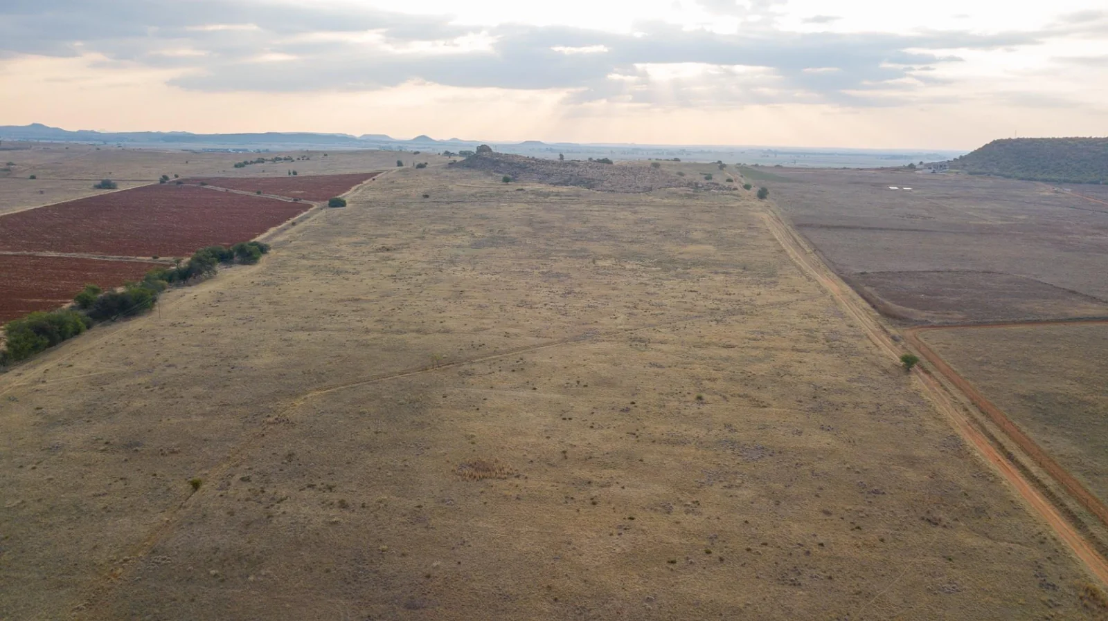 Not just land - this agricultural holding measuring 21.79ha offers 360° views including sunsets - close to the city situated in Bainsvei