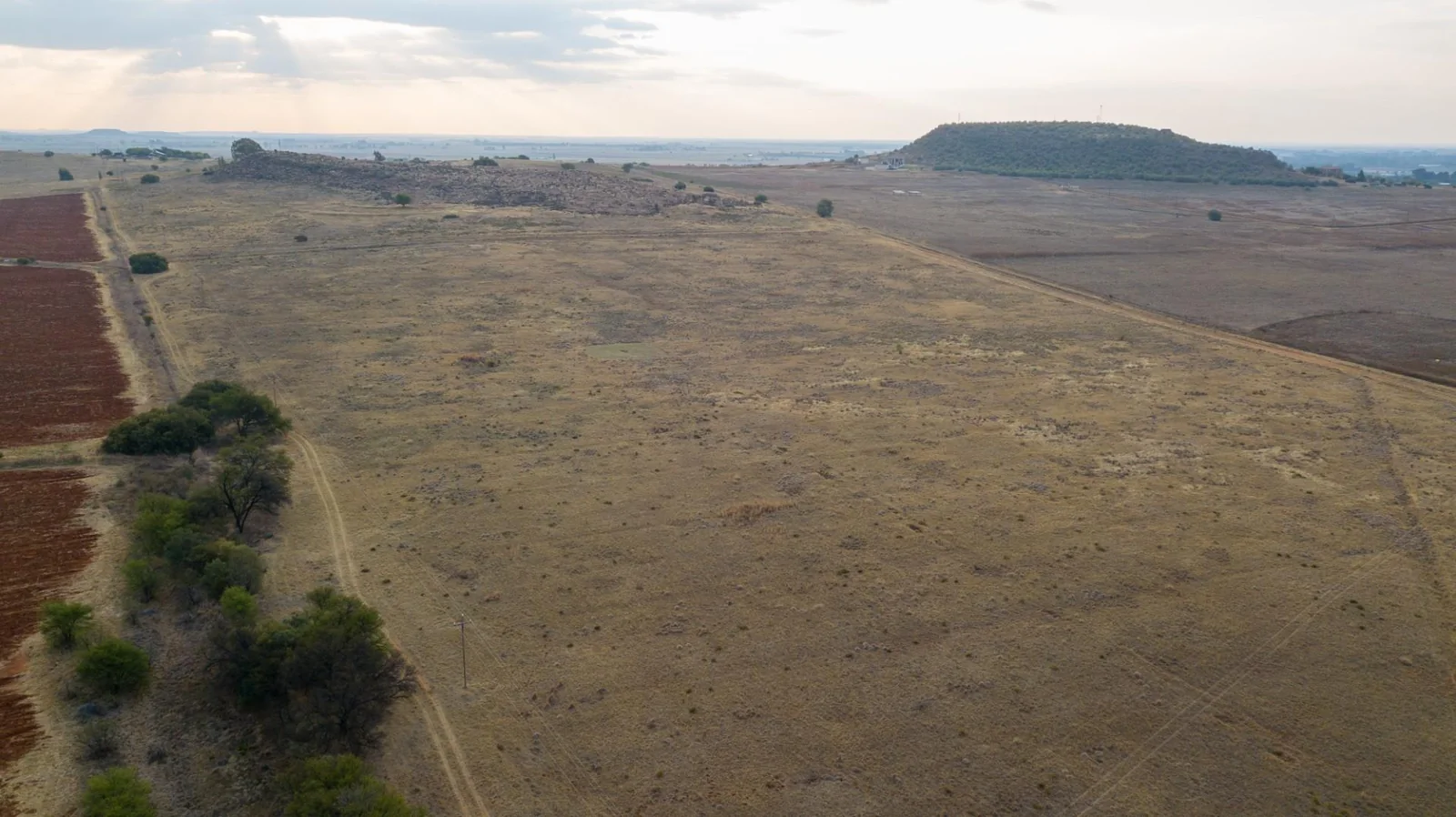 Not just land - this agricultural holding measuring 21.79ha offers 360° views including sunsets - close to the city situated in Bainsvei