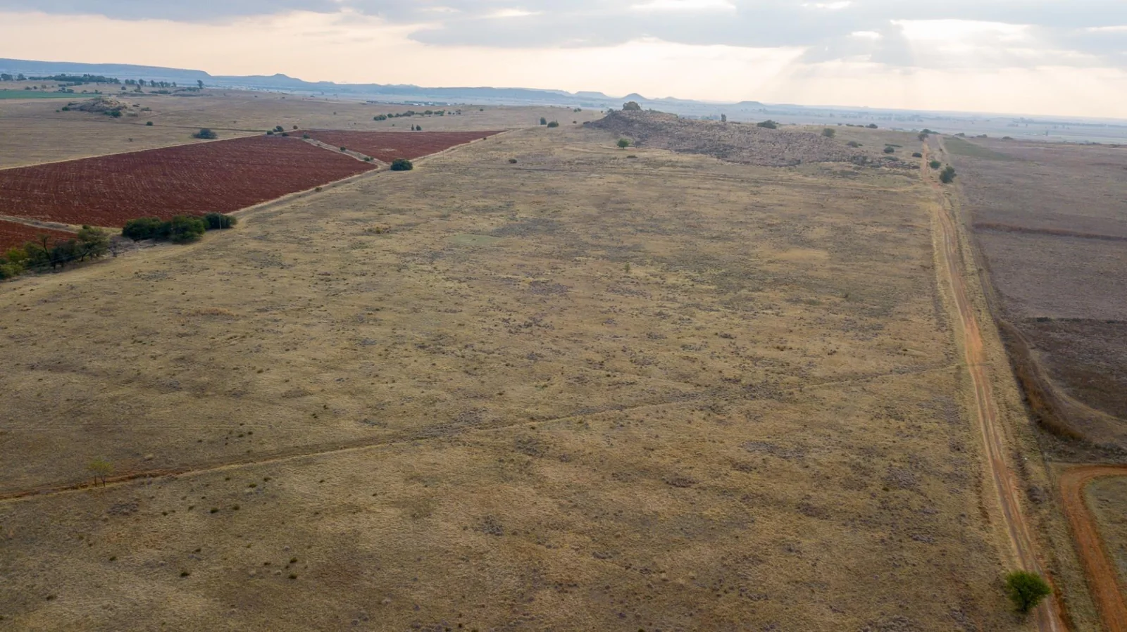 Not just land - this agricultural holding measuring 21.79ha offers 360° views including sunsets - close to the city situated in Bainsvei