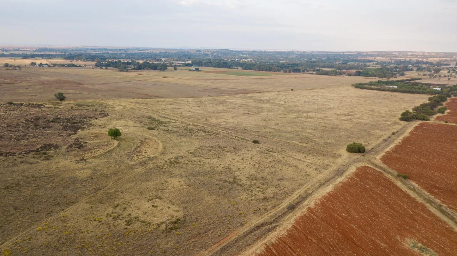 Not just land - this agricultural holding measuring 21.79ha offers 360° views including sunsets - close to the city situated in Bainsvei