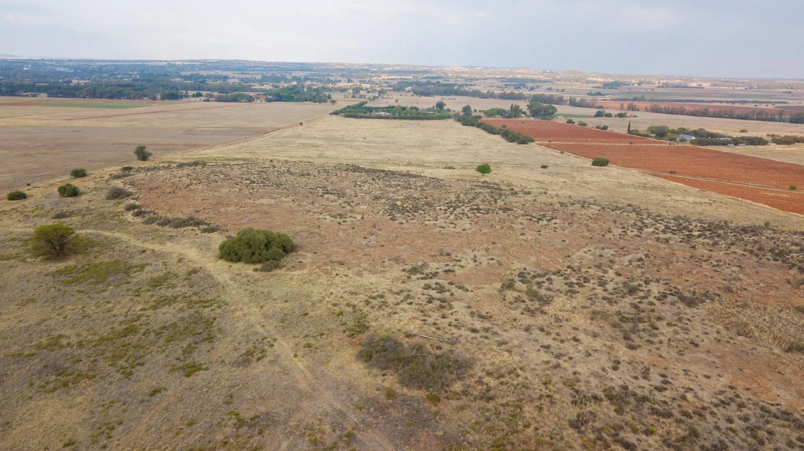 Not just land - this agricultural holding measuring 21.79ha offers 360° views including sunsets - close to the city situated in Bainsvei