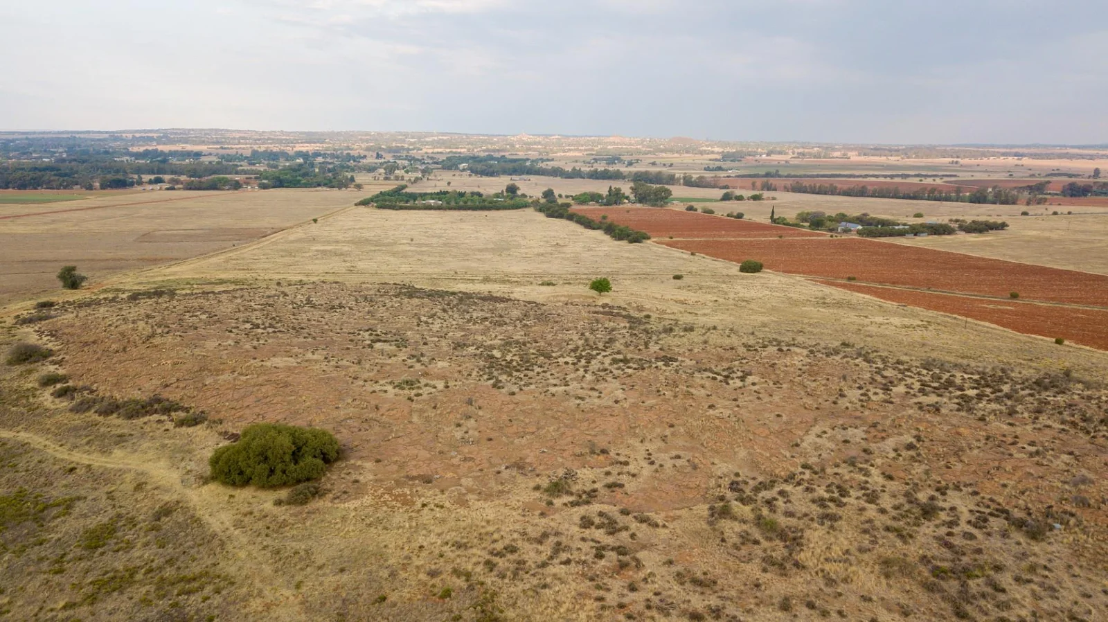 Not just land - this agricultural holding measuring 21.79ha offers 360° views including sunsets - close to the city situated in Bainsvei