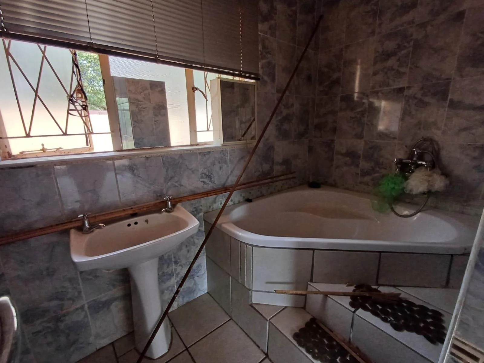 Spacious 3 Bedroom House to Rent in Pellissier!