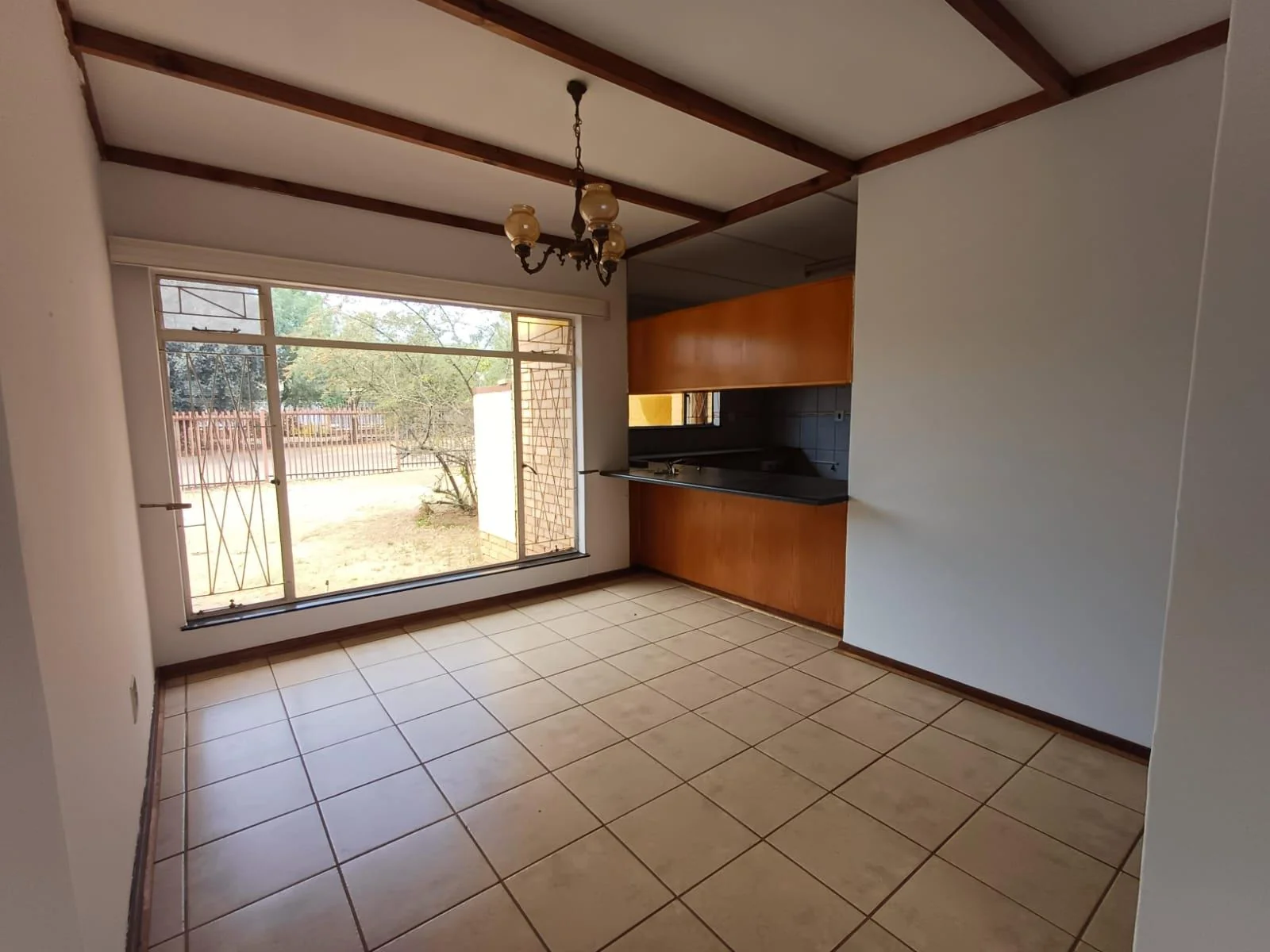 Spacious 3 Bedroom House to Rent in Pellissier!