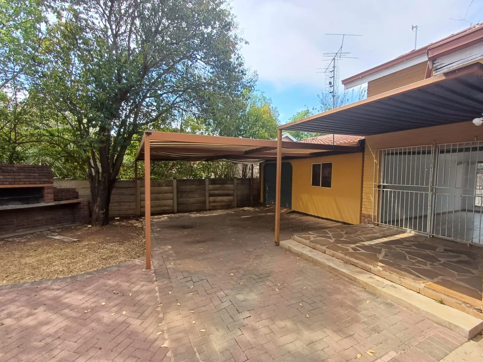 Spacious 3 Bedroom House to Rent in Pellissier!