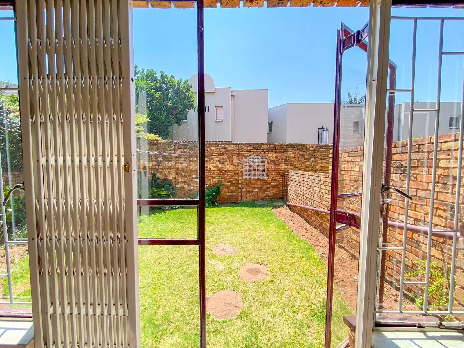 2 Bedroom Apartment To Let in a quiet complex within Pierre van Ryneveld<br/>*Perfect for Young Professionals* Occupation date : 1 May 2026