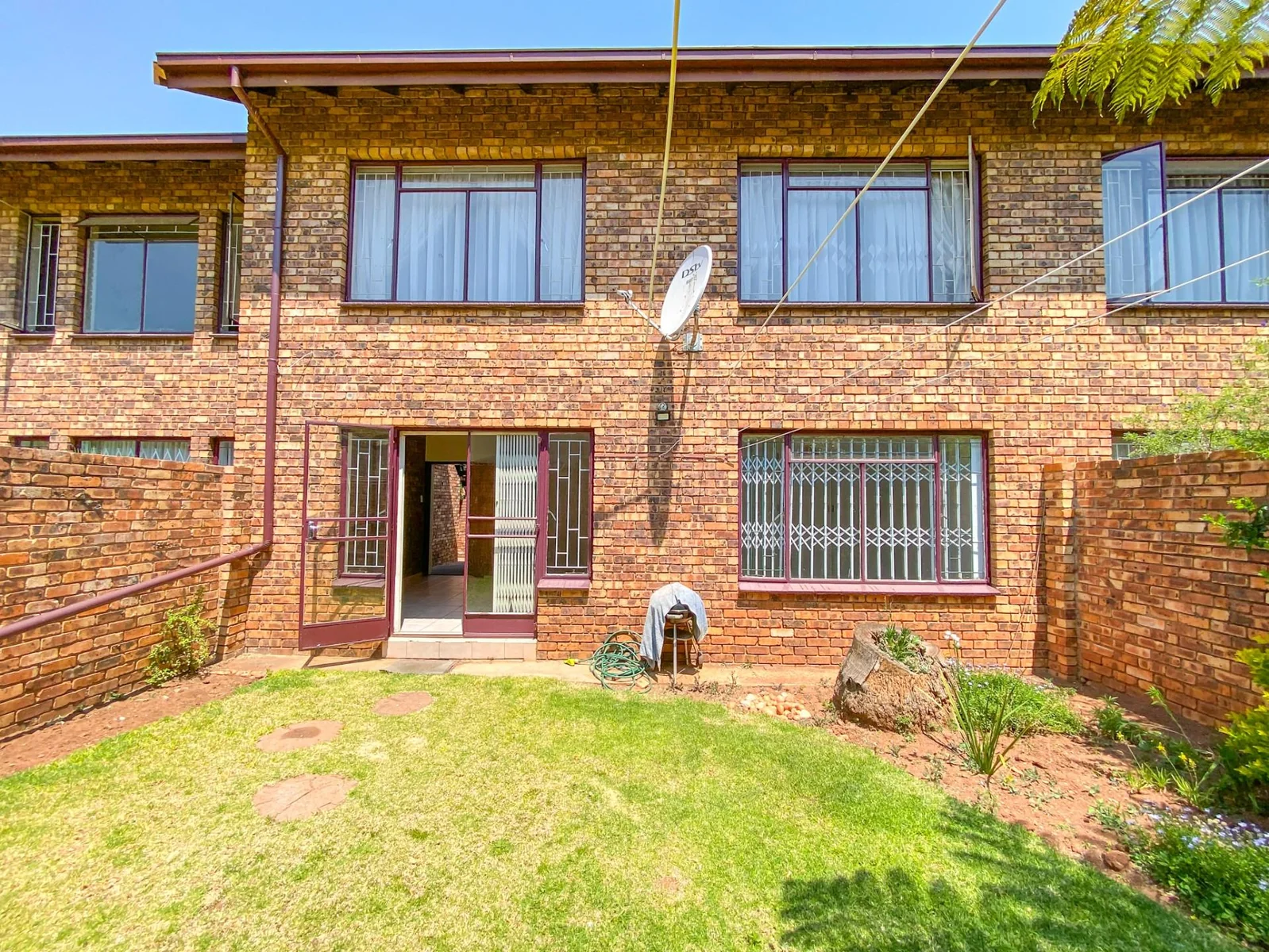 2 Bedroom Apartment To Let in a quiet complex within Pierre van Ryneveld<br/>*Perfect for Young Professionals* Occupation date : 1 May 2026