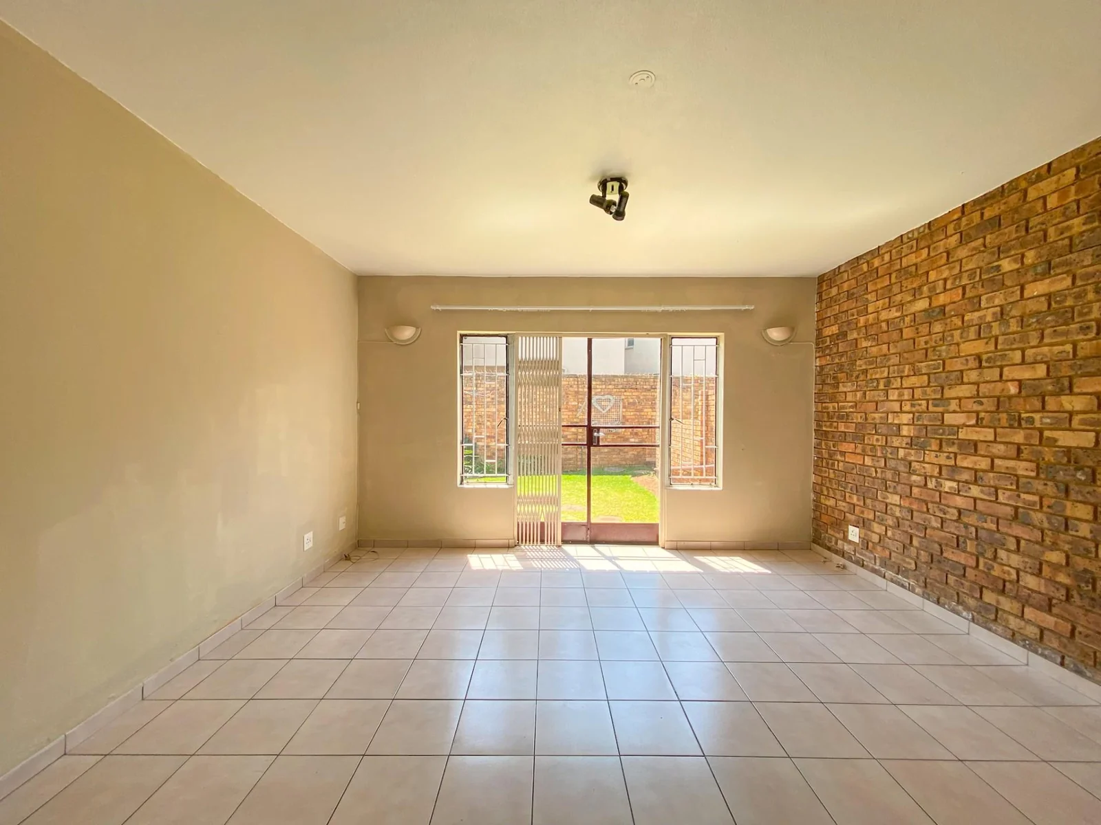 2 Bedroom Apartment To Let in a quiet complex within Pierre van Ryneveld<br/>*Perfect for Young Professionals* Occupation date : 1 May 2026