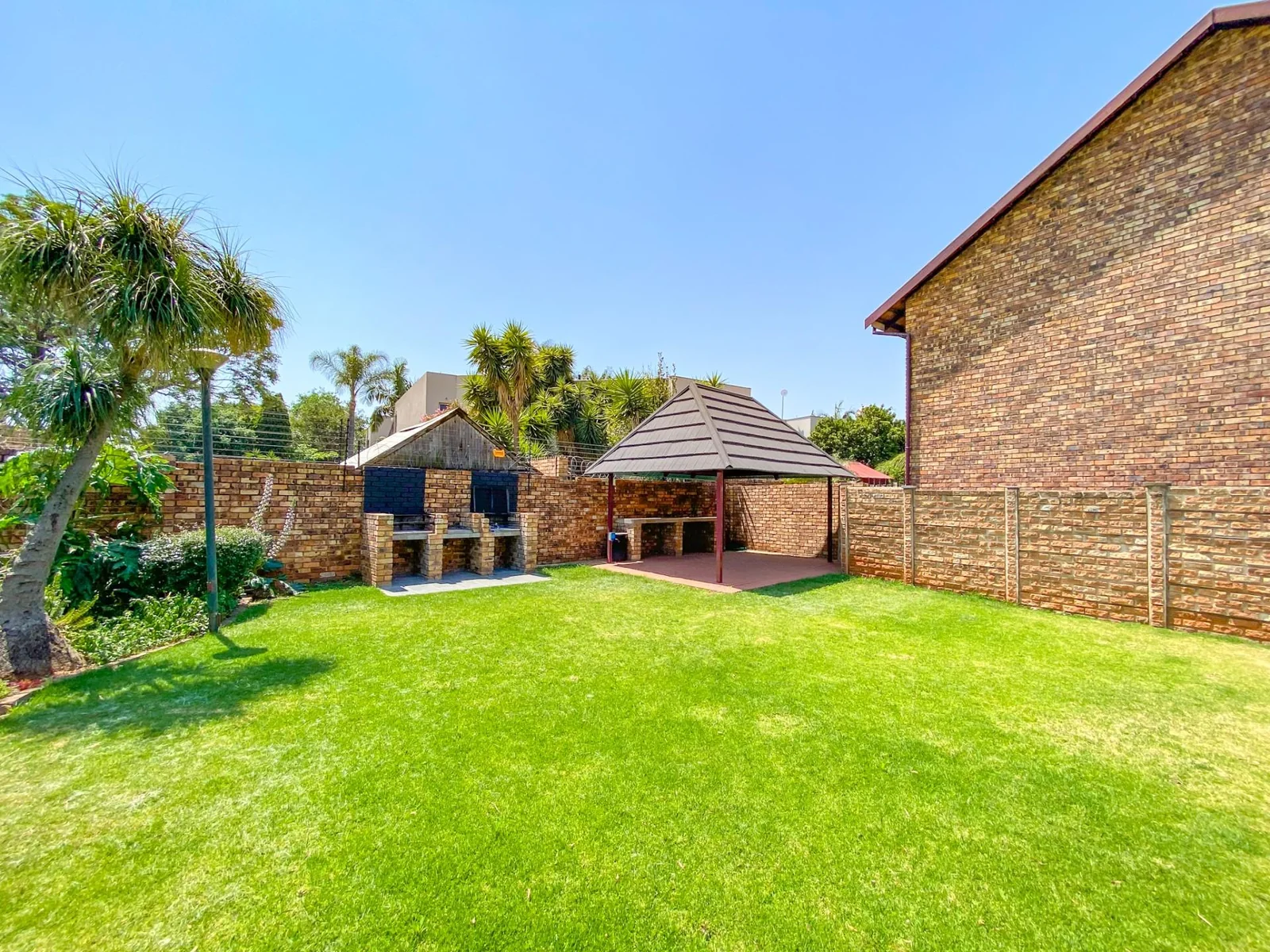 2 Bedroom Apartment To Let in a quiet complex within Pierre van Ryneveld<br/>*Perfect for Young Professionals* Occupation date : 1 May 2026