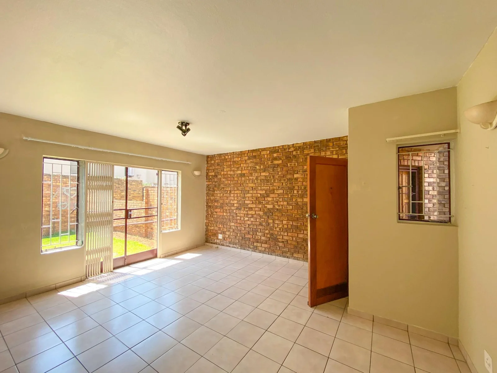 2 Bedroom Apartment To Let in a quiet complex within Pierre van Ryneveld<br/>*Perfect for Young Professionals* Occupation date : 1 May 2026