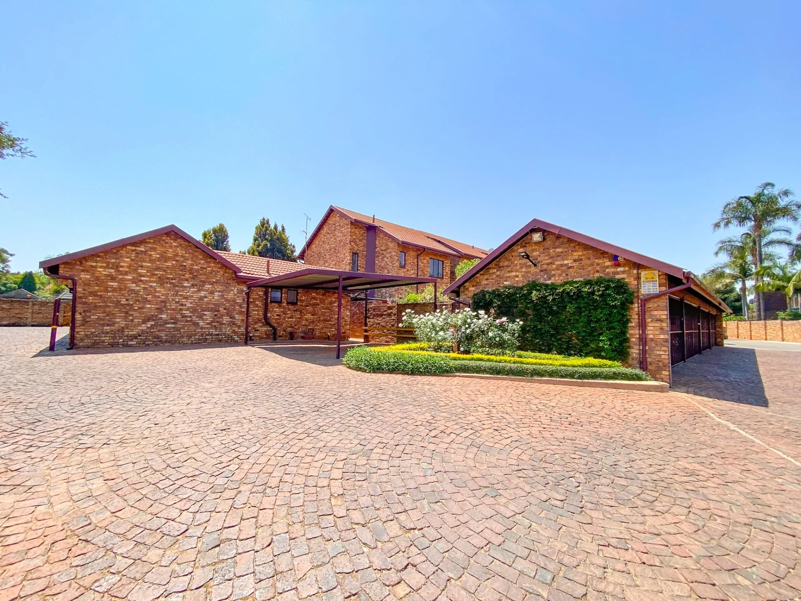 2 Bedroom Apartment To Let in a quiet complex within Pierre van Ryneveld<br/>*Perfect for Young Professionals* Occupation date : 1 May 2026