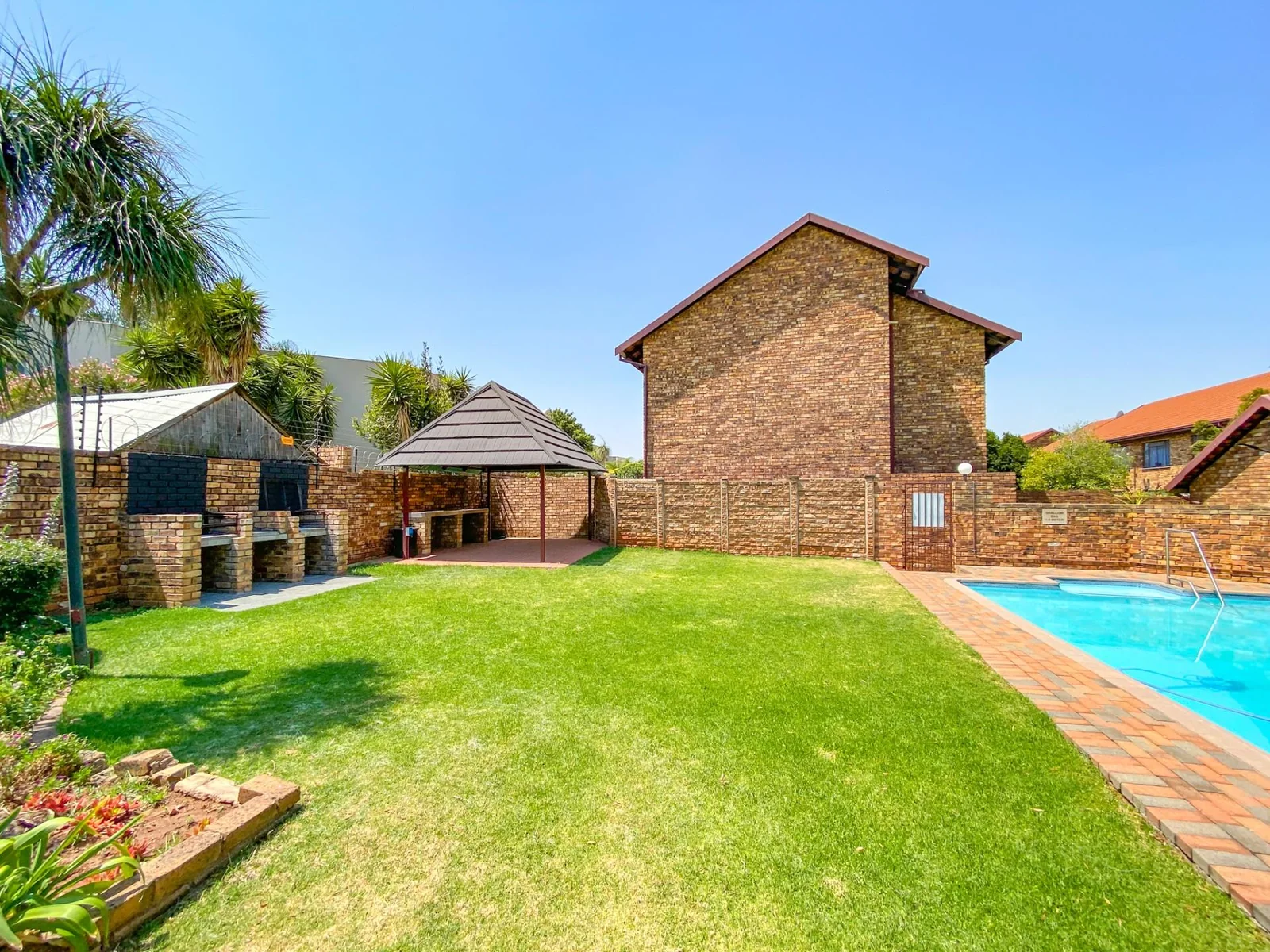 2 Bedroom Apartment To Let in a quiet complex within Pierre van Ryneveld<br/>*Perfect for Young Professionals* Occupation date : 1 May 2026