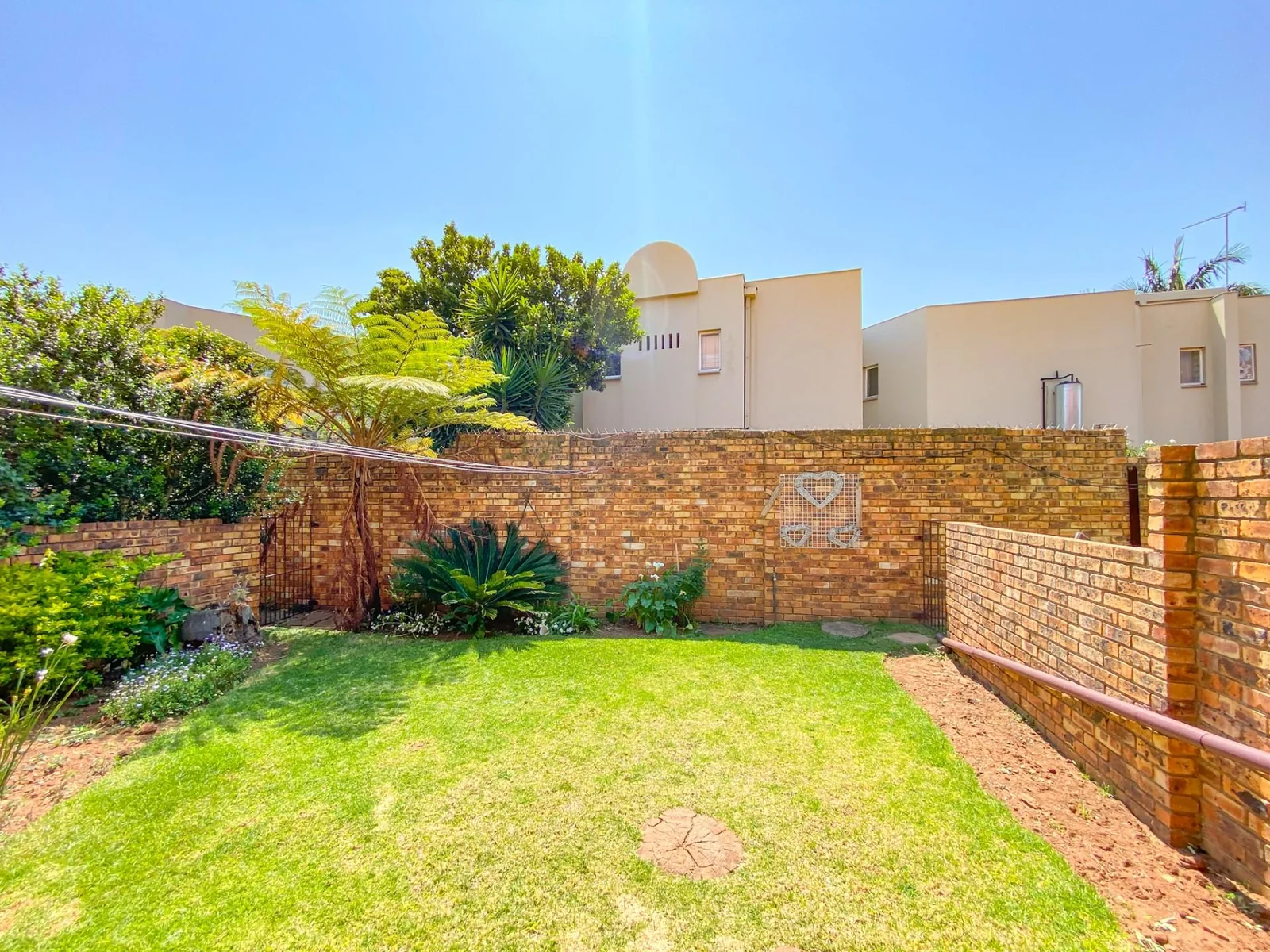 2 Bedroom Apartment To Let in a quiet complex within Pierre van Ryneveld<br/>*Perfect for Young Professionals* Occupation date : 1 May 2026