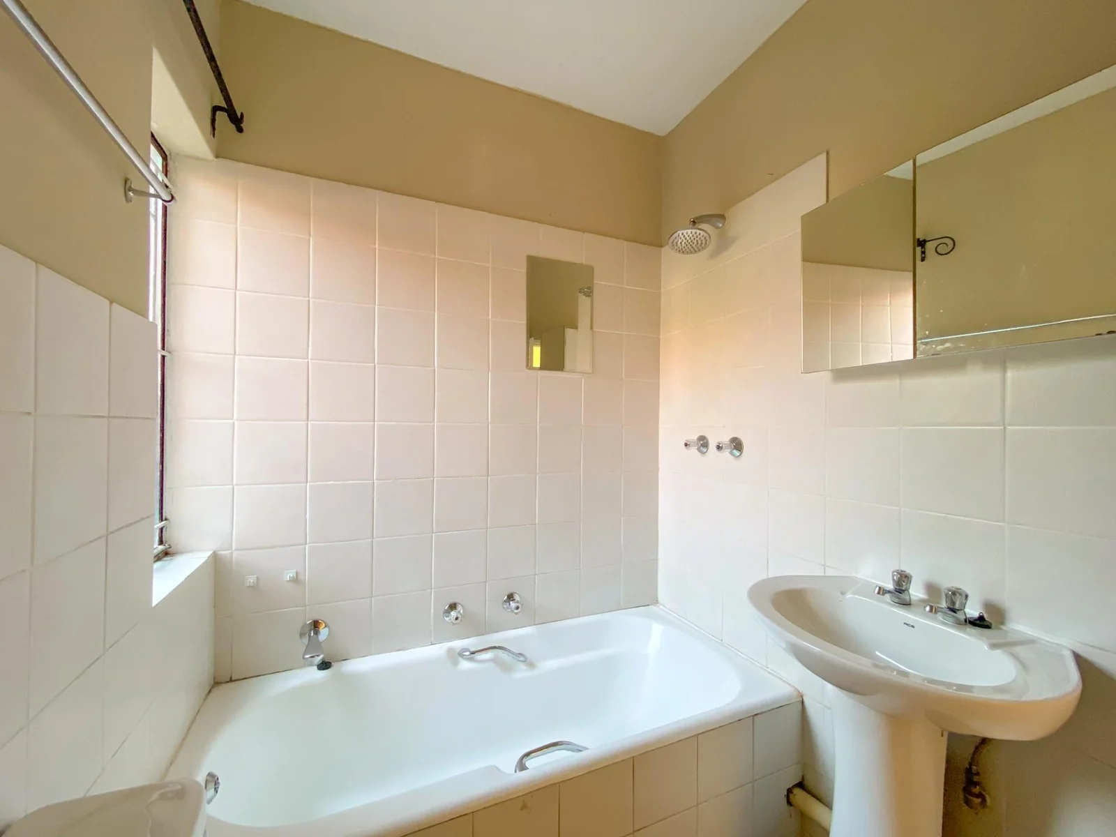 2 Bedroom Apartment To Let in a quiet complex within Pierre van Ryneveld<br/>*Perfect for Young Professionals* Occupation date : 1 May 2026