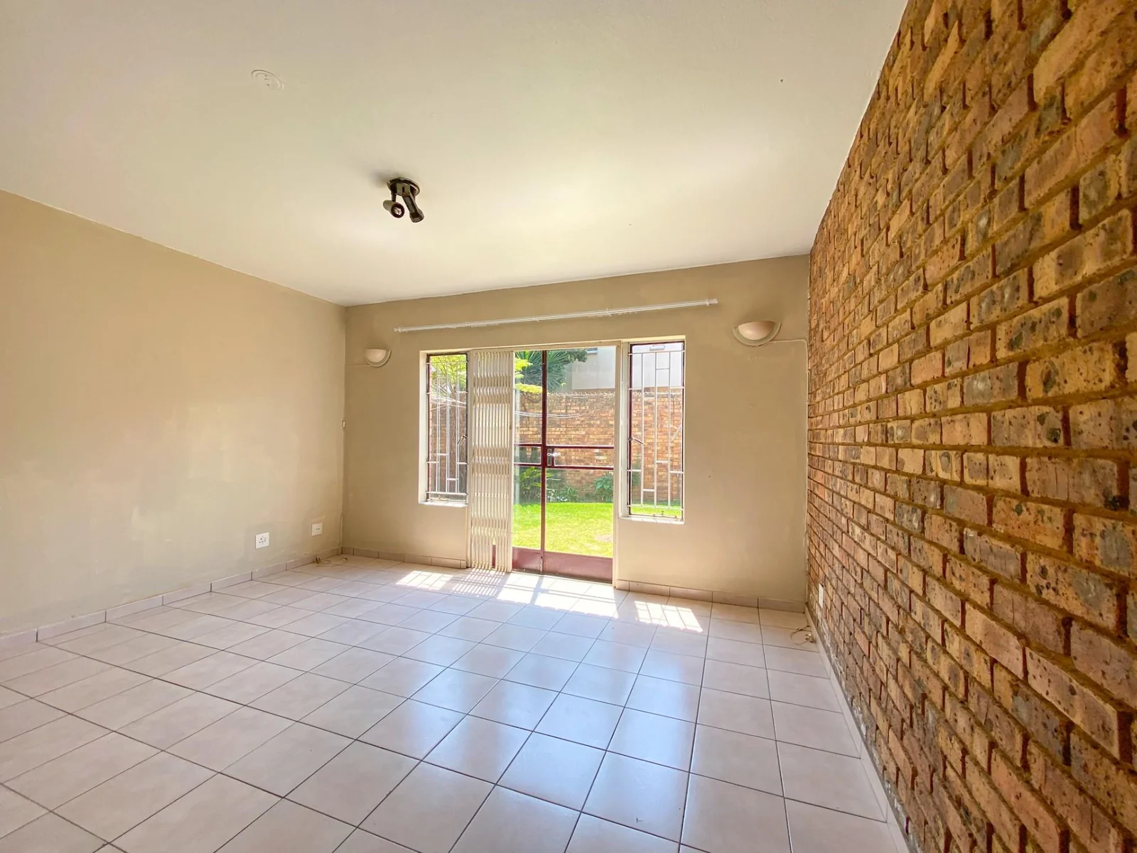 2 Bedroom Apartment To Let in a quiet complex within Pierre van Ryneveld<br/>*Perfect for Young Professionals* Occupation date : 1 May 2026