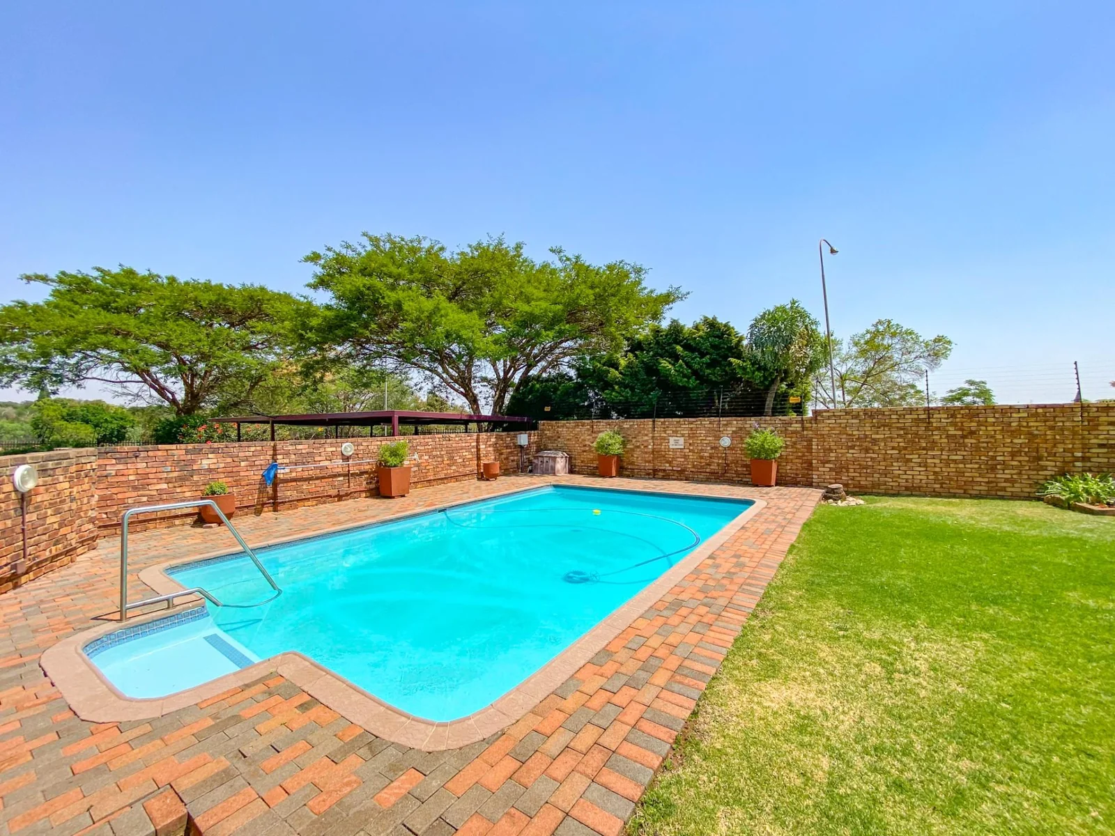 2 Bedroom Apartment To Let in a quiet complex within Pierre van Ryneveld<br/>*Perfect for Young Professionals* Occupation date : 1 May 2026