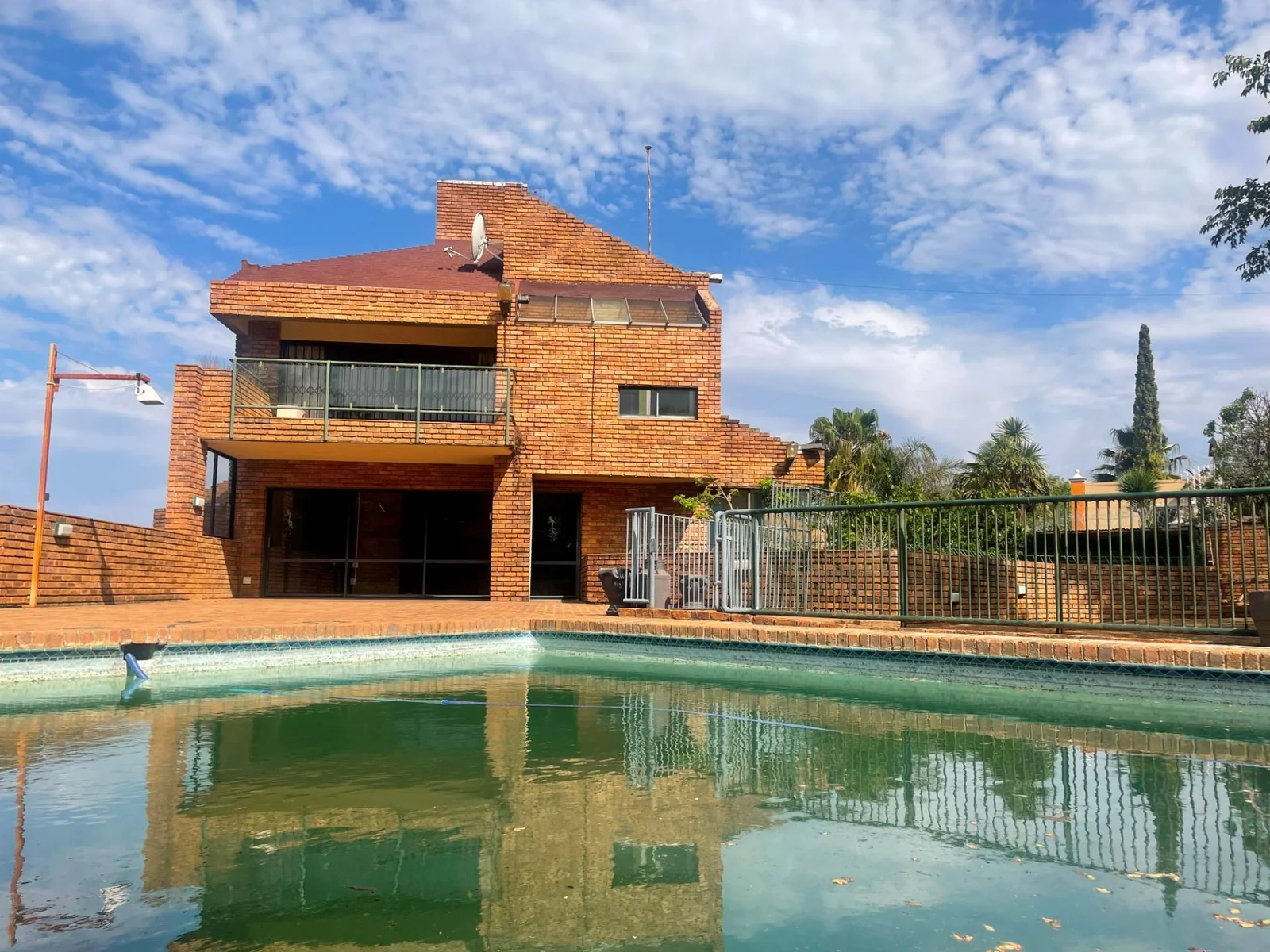 5 Bedroom, 4 Bathroom, 4 Story mansion in Waverley