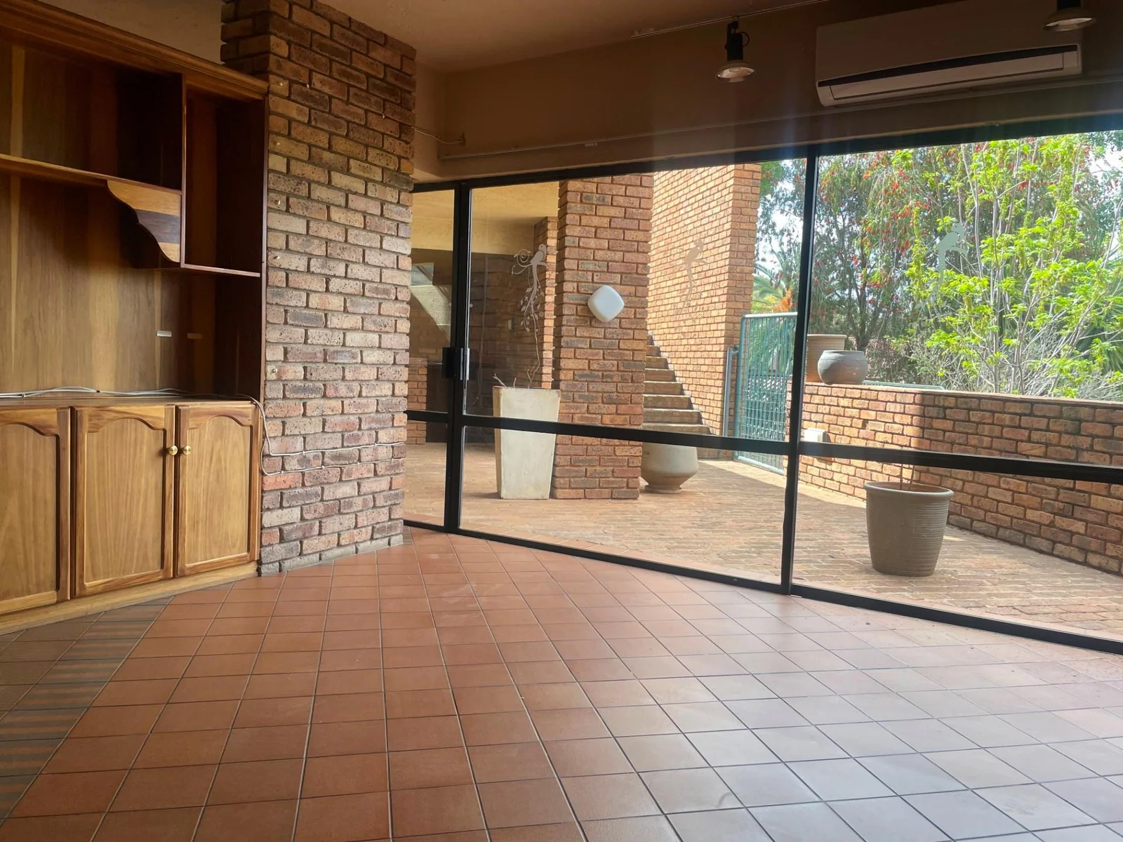 5 Bedroom, 4 Bathroom, 4 Story mansion in Waverley