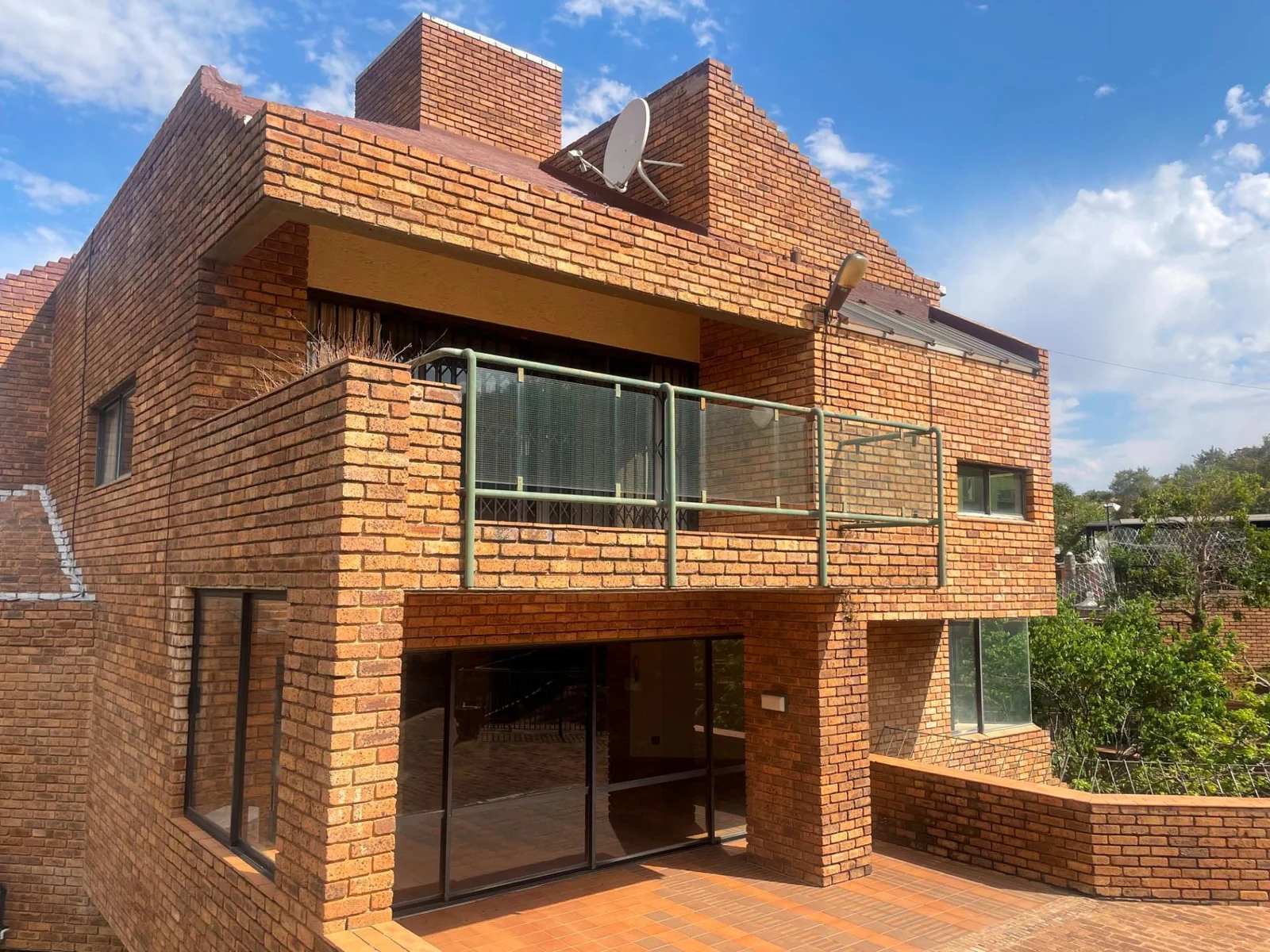 5 Bedroom, 4 Bathroom, 4 Story mansion in Waverley