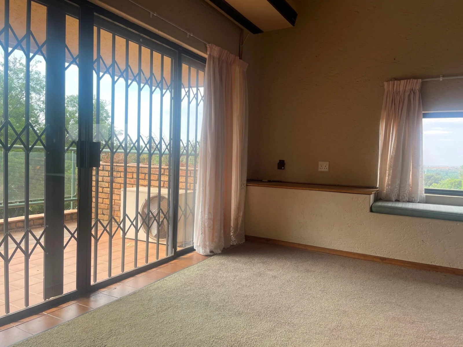 5 Bedroom, 4 Bathroom, 4 Story mansion in Waverley