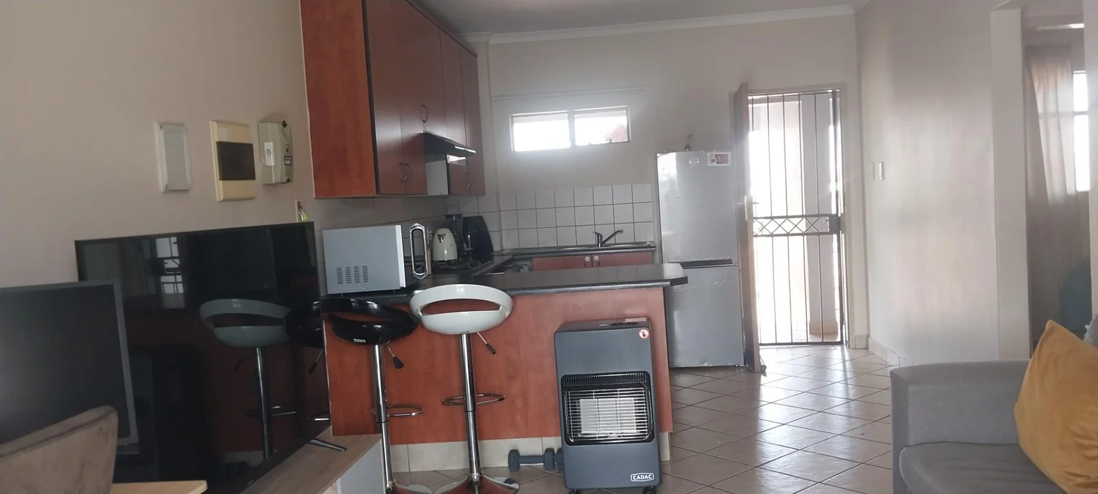 Beautiful 2 Beds Apartment  1st floor with  Lock up Garage