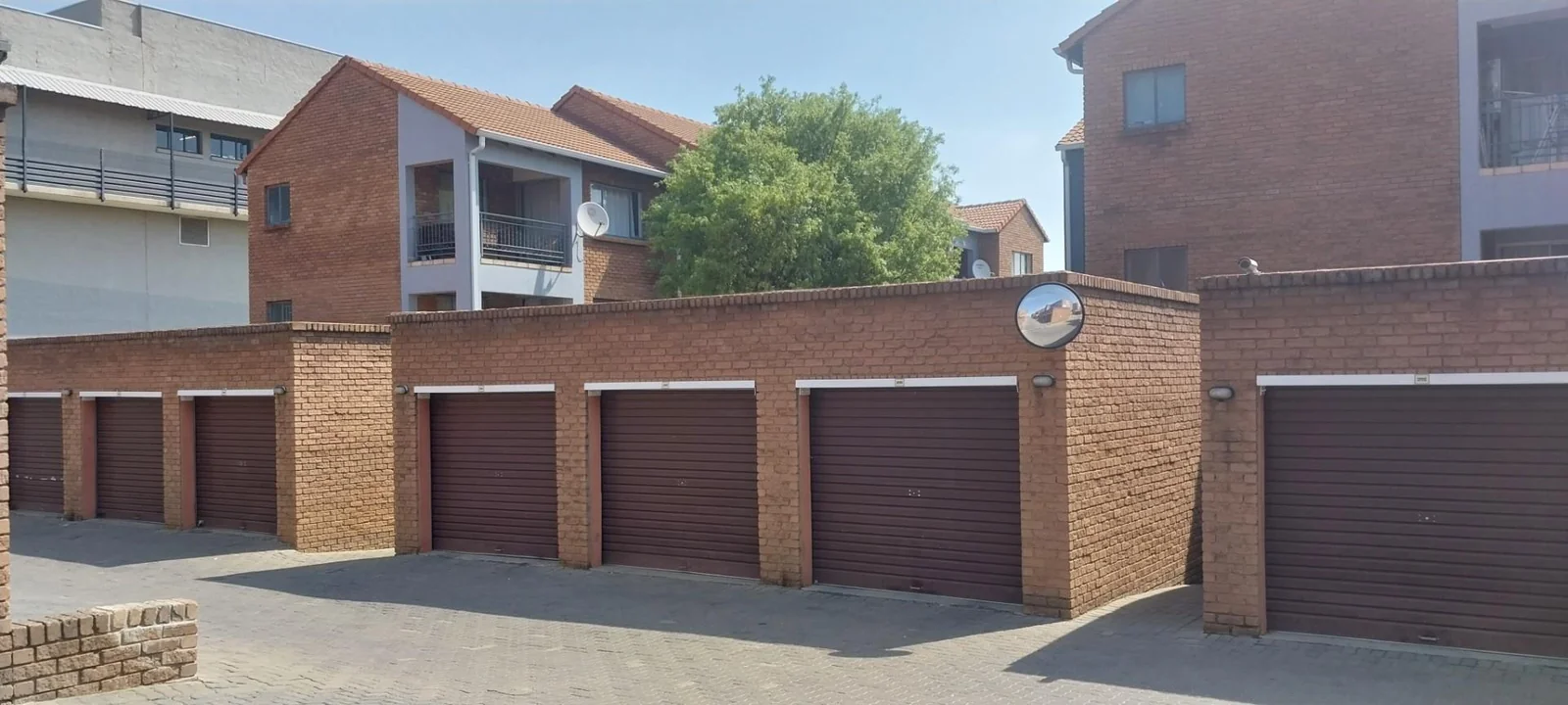 Beautiful 2 Beds Apartment  1st floor with  Lock up Garage