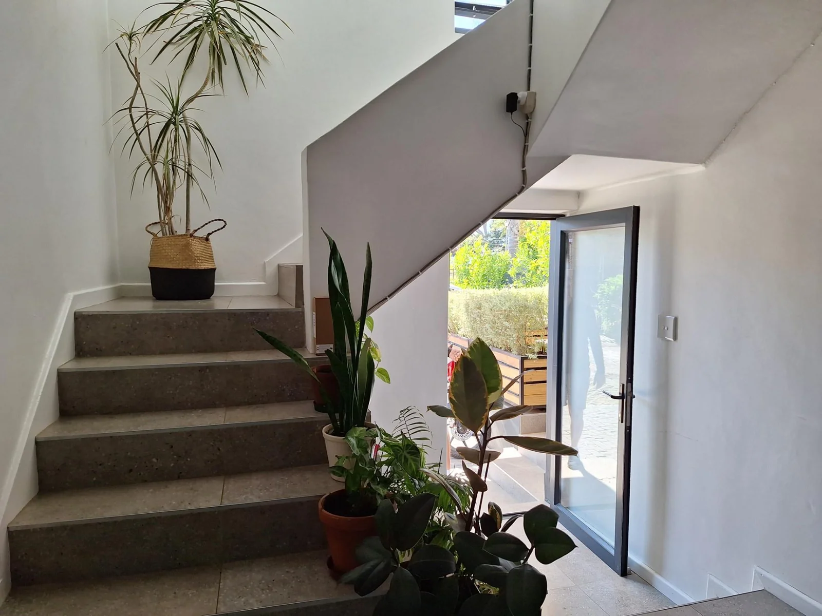 Rooms Available - House  in La Colline